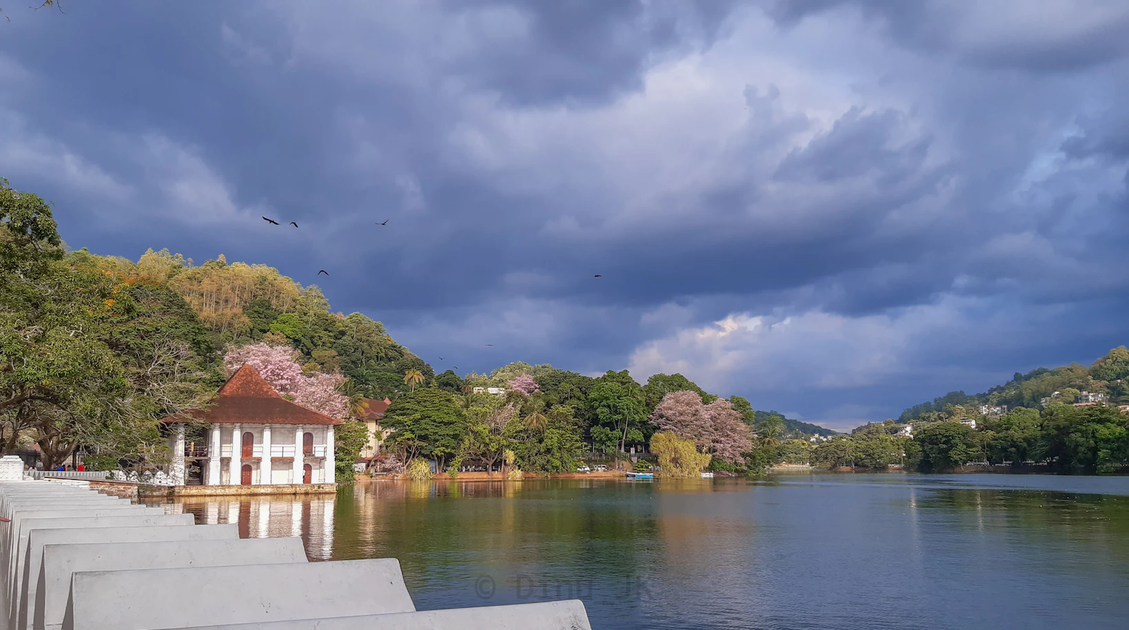 The serene Kandy Lake and surrounding hills