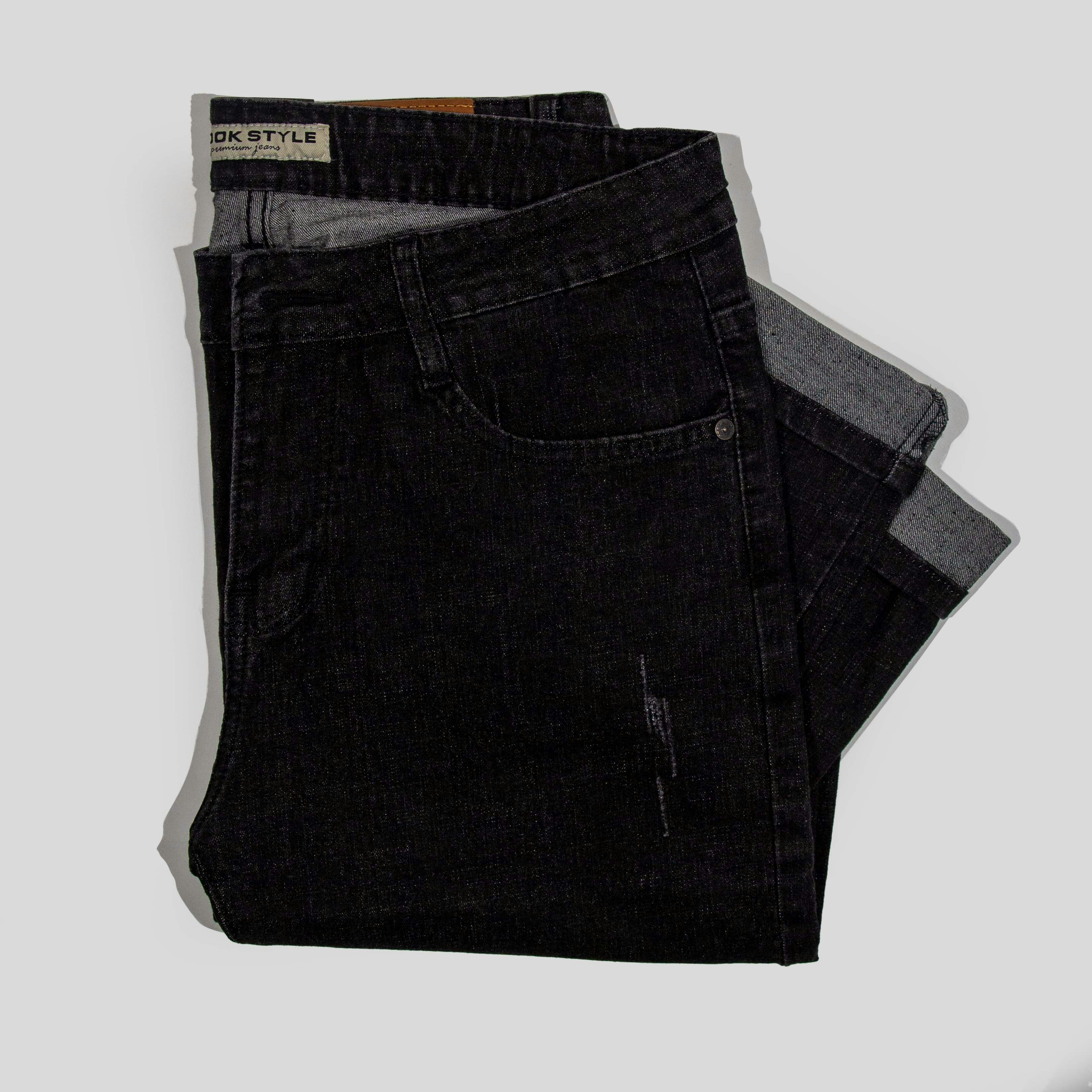 white denim aesthetic, wallpaper, Styling White Jeans: A Guide to Looking Chic 3