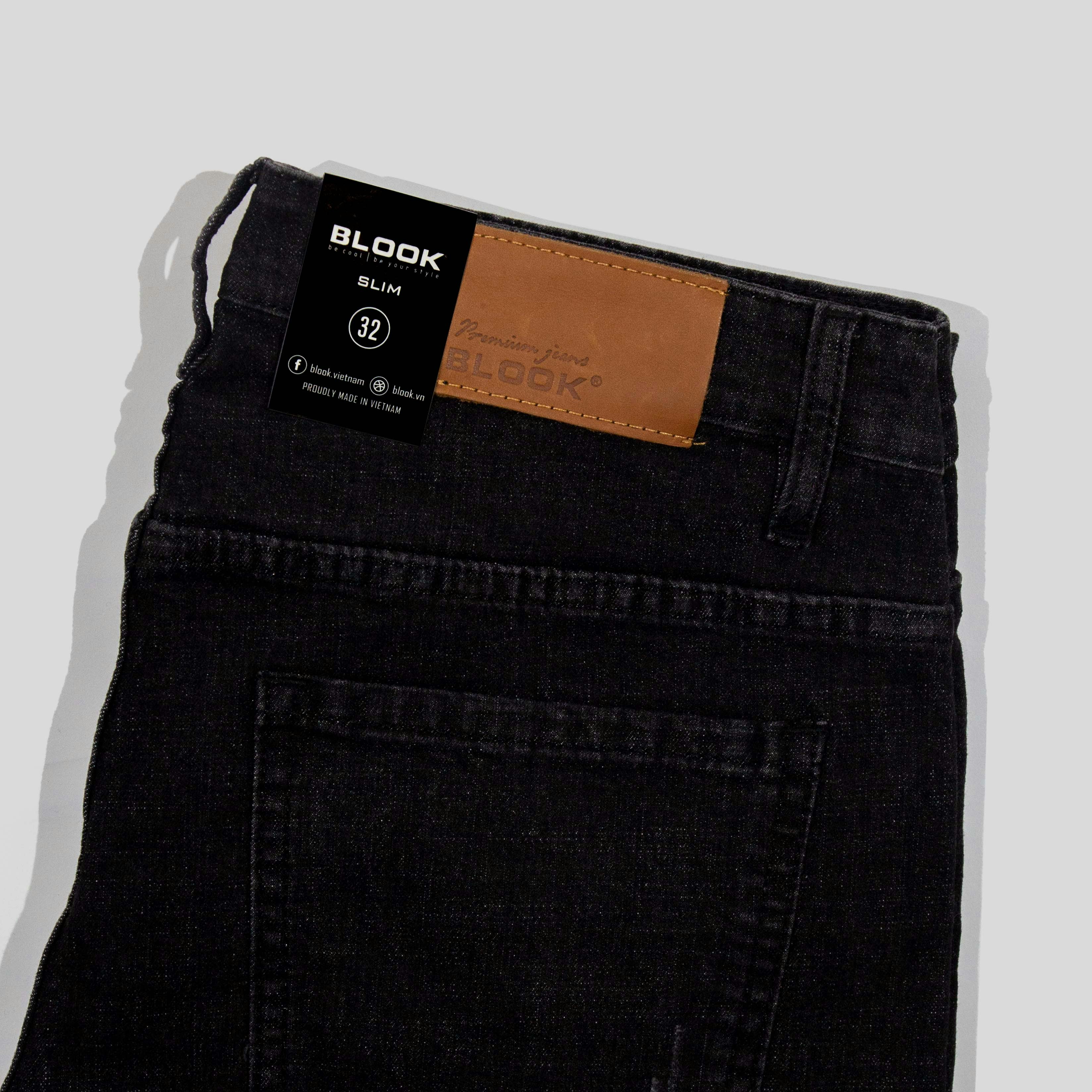 white denim aesthetic, wallpaper, Styling White Jeans: A Guide to Looking Chic 6