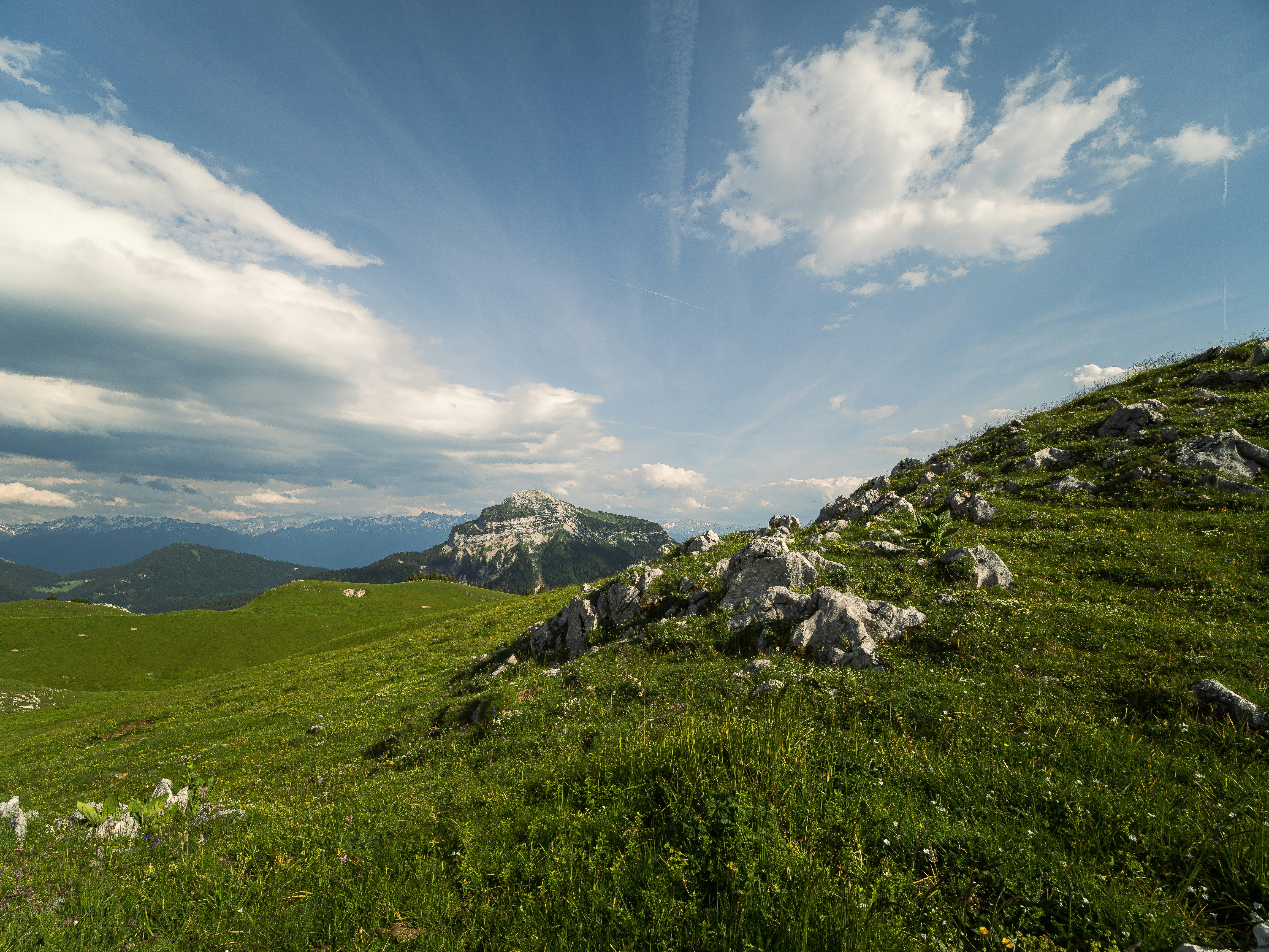 Lac de montagne dans les Alpes françaises