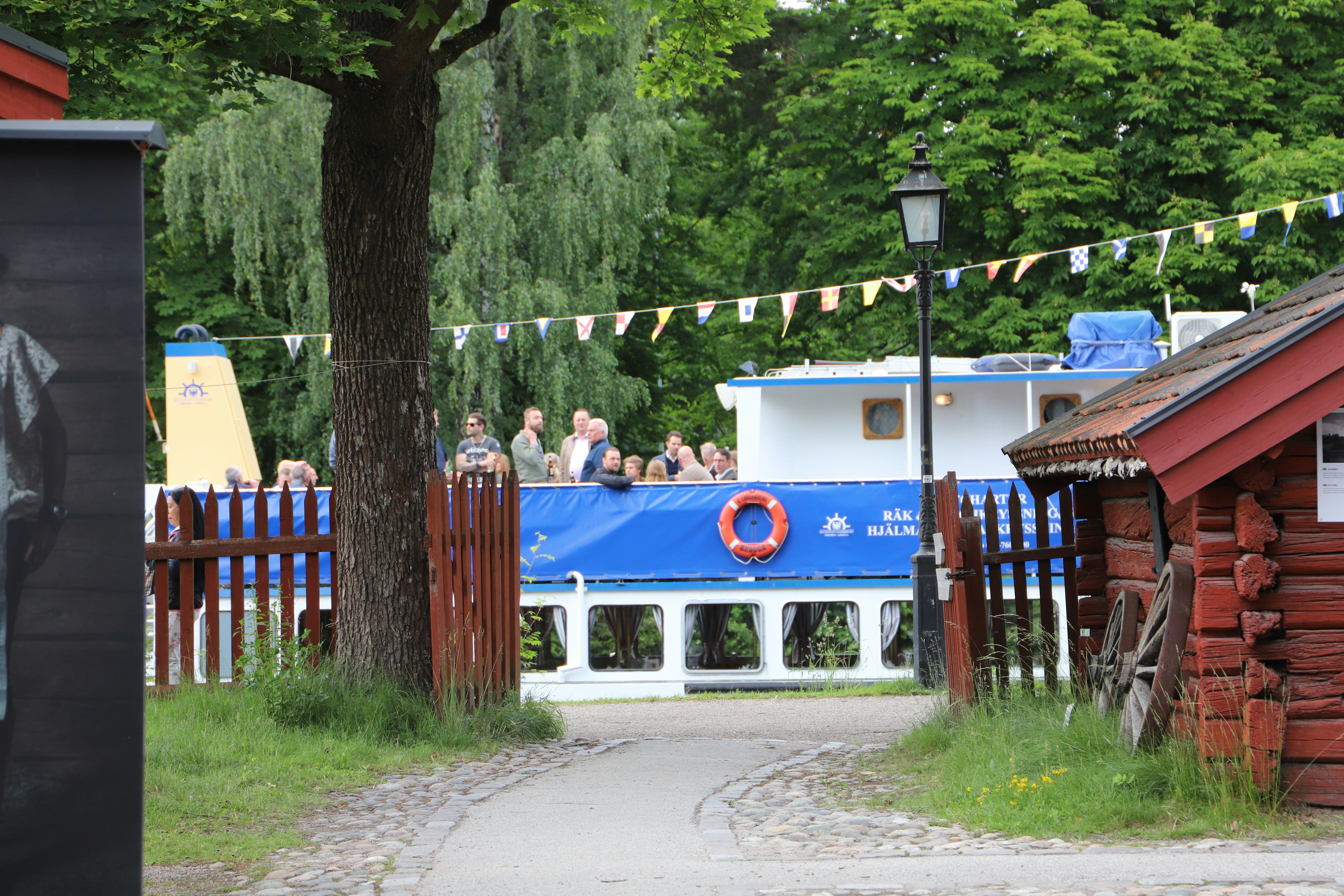 The ship Gustaf Lagerbjielke on the river Svartån passes Wadköping