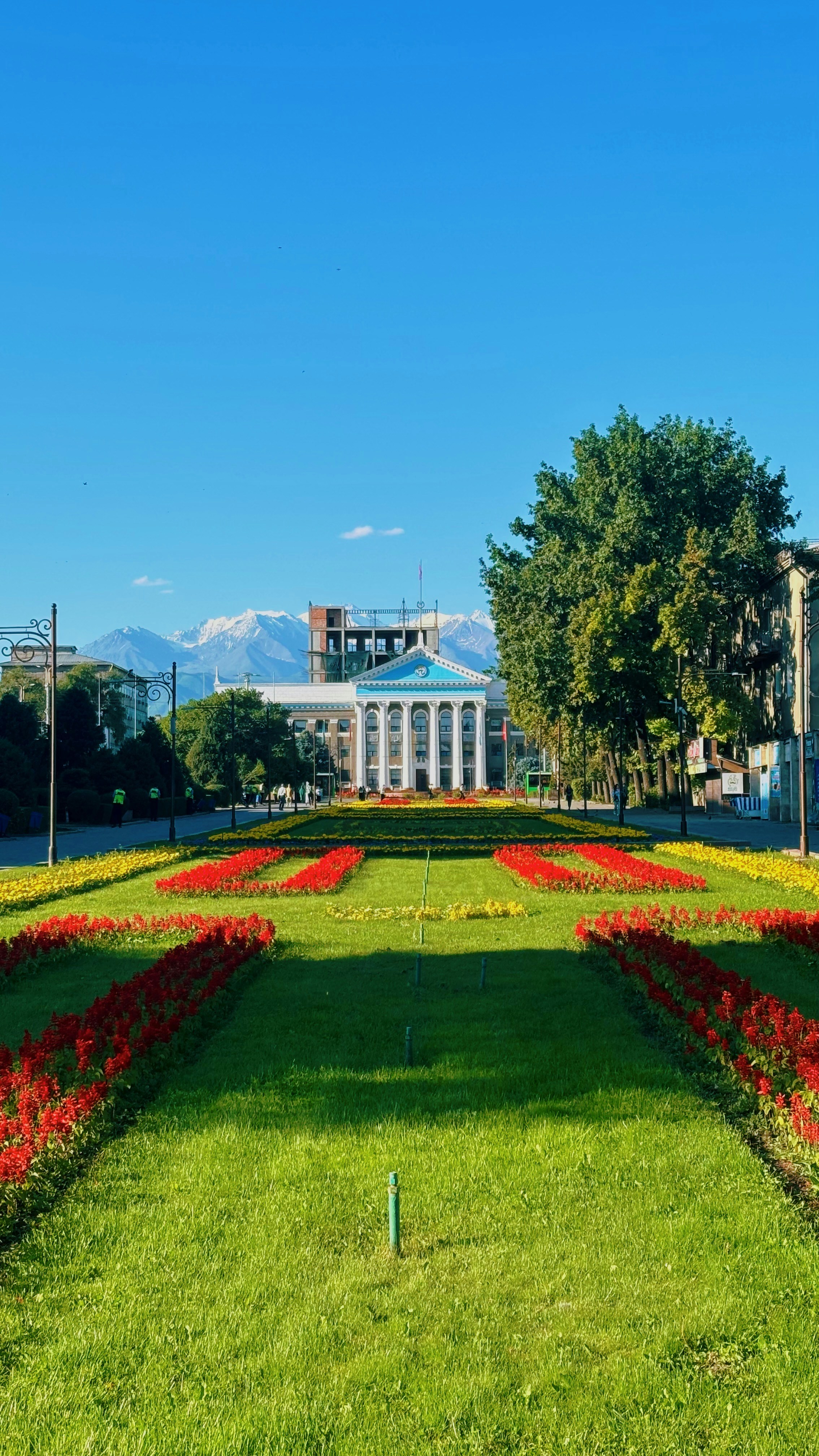 a large garden with a building in the background