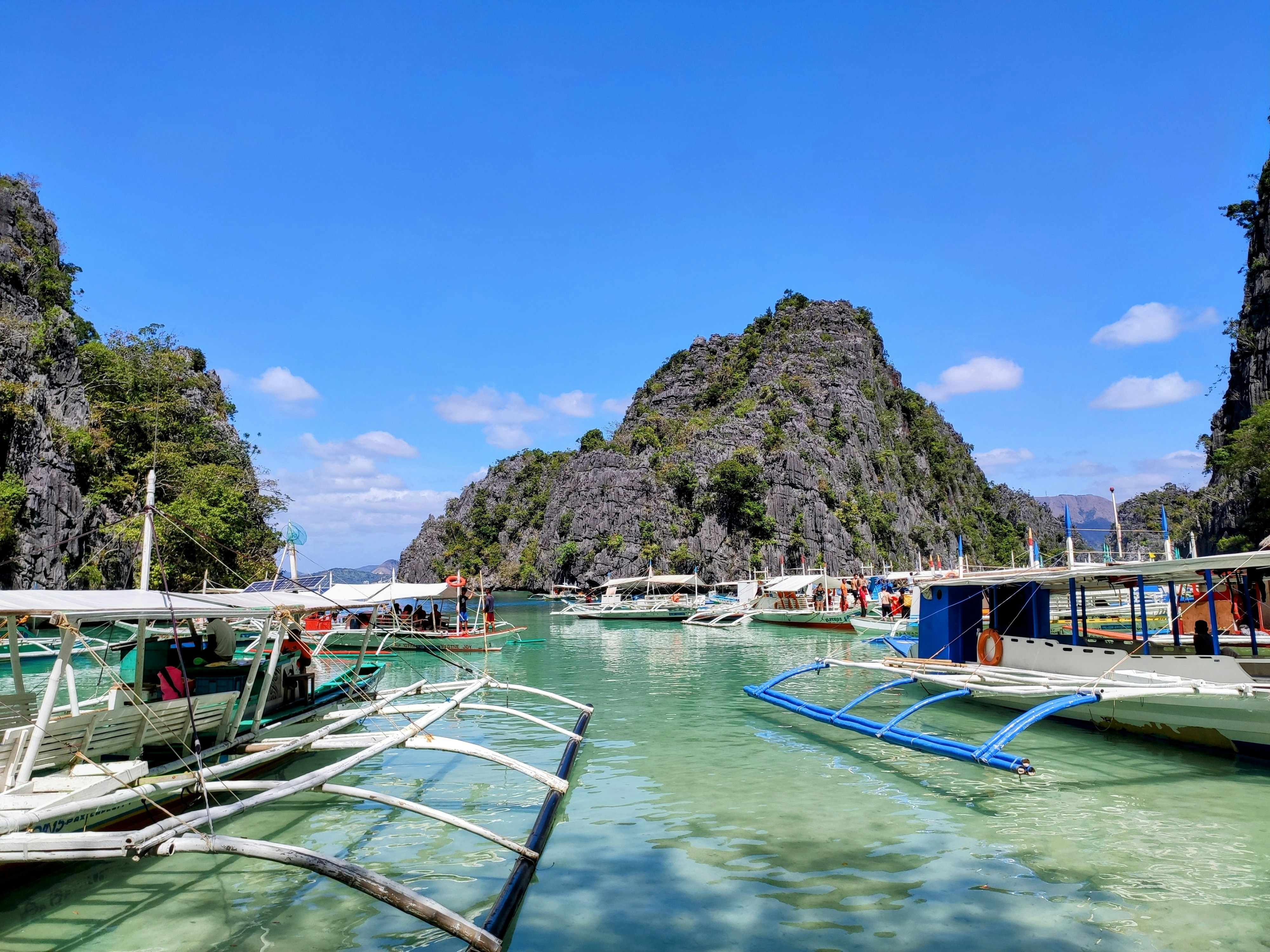 a group of boats that are sitting in the water, 