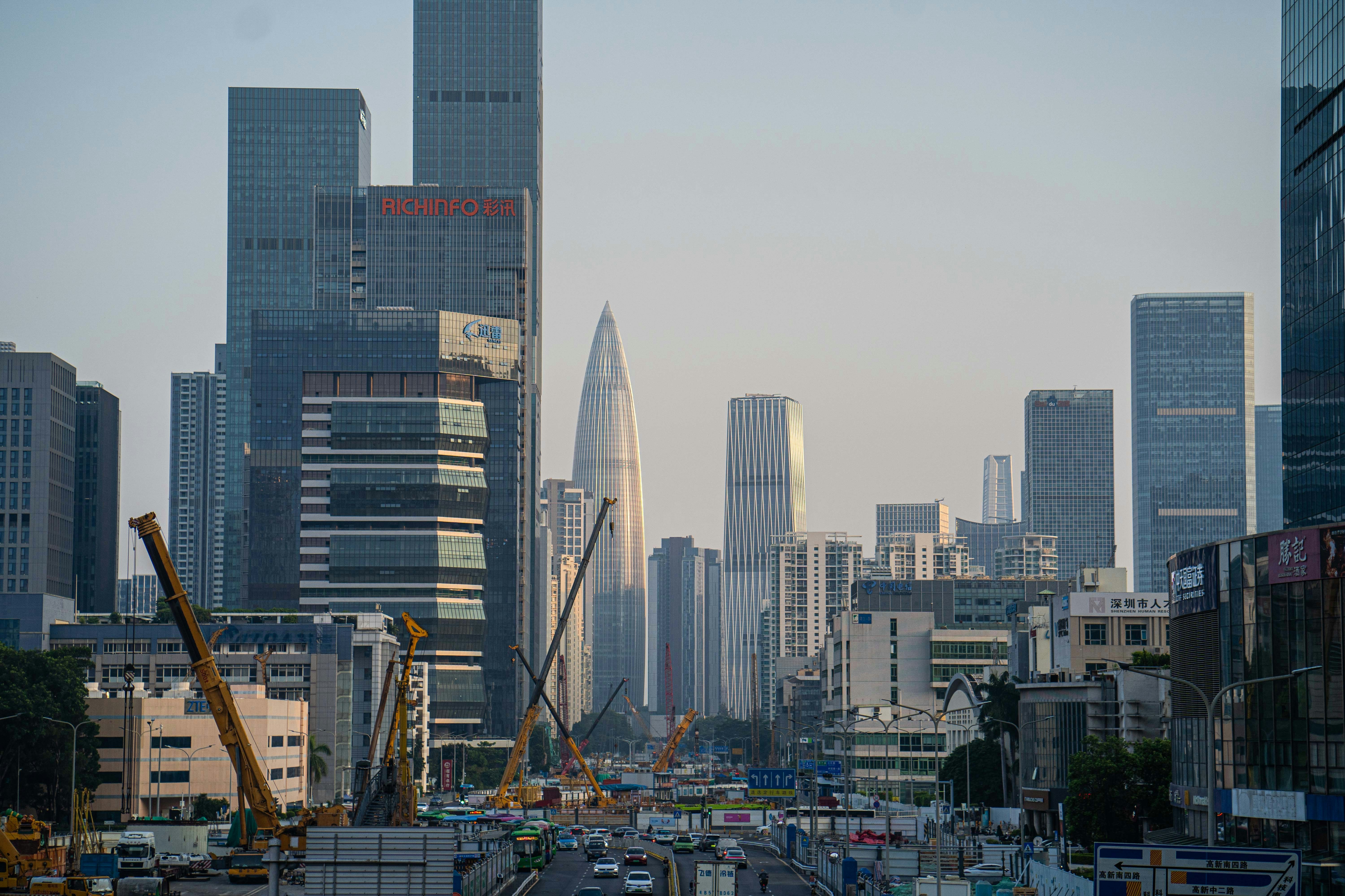 科技業黑暗面曝光！你絕對想不到，這行竟是血汗工廠？！