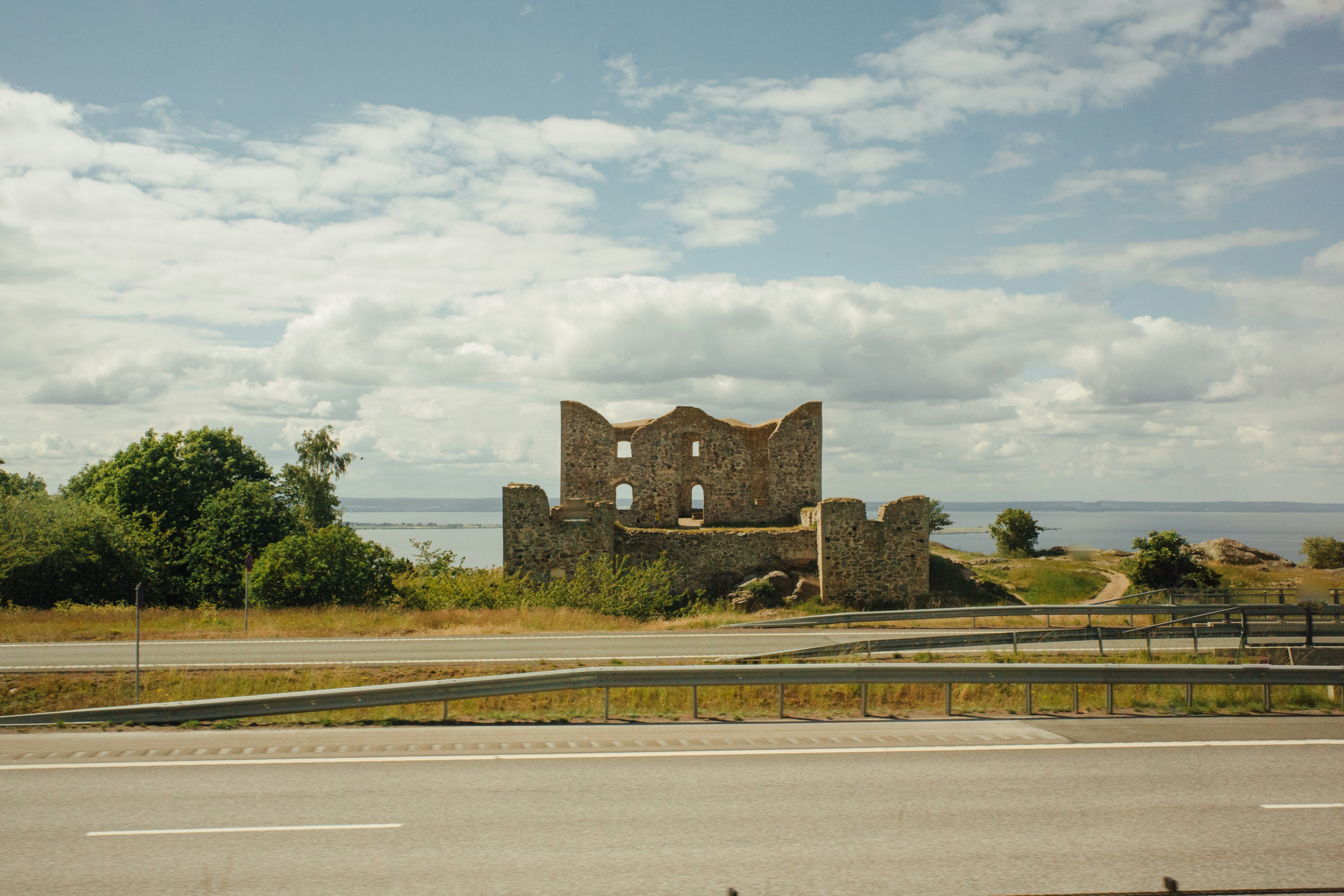 An abandoned building sitting on the side of a road