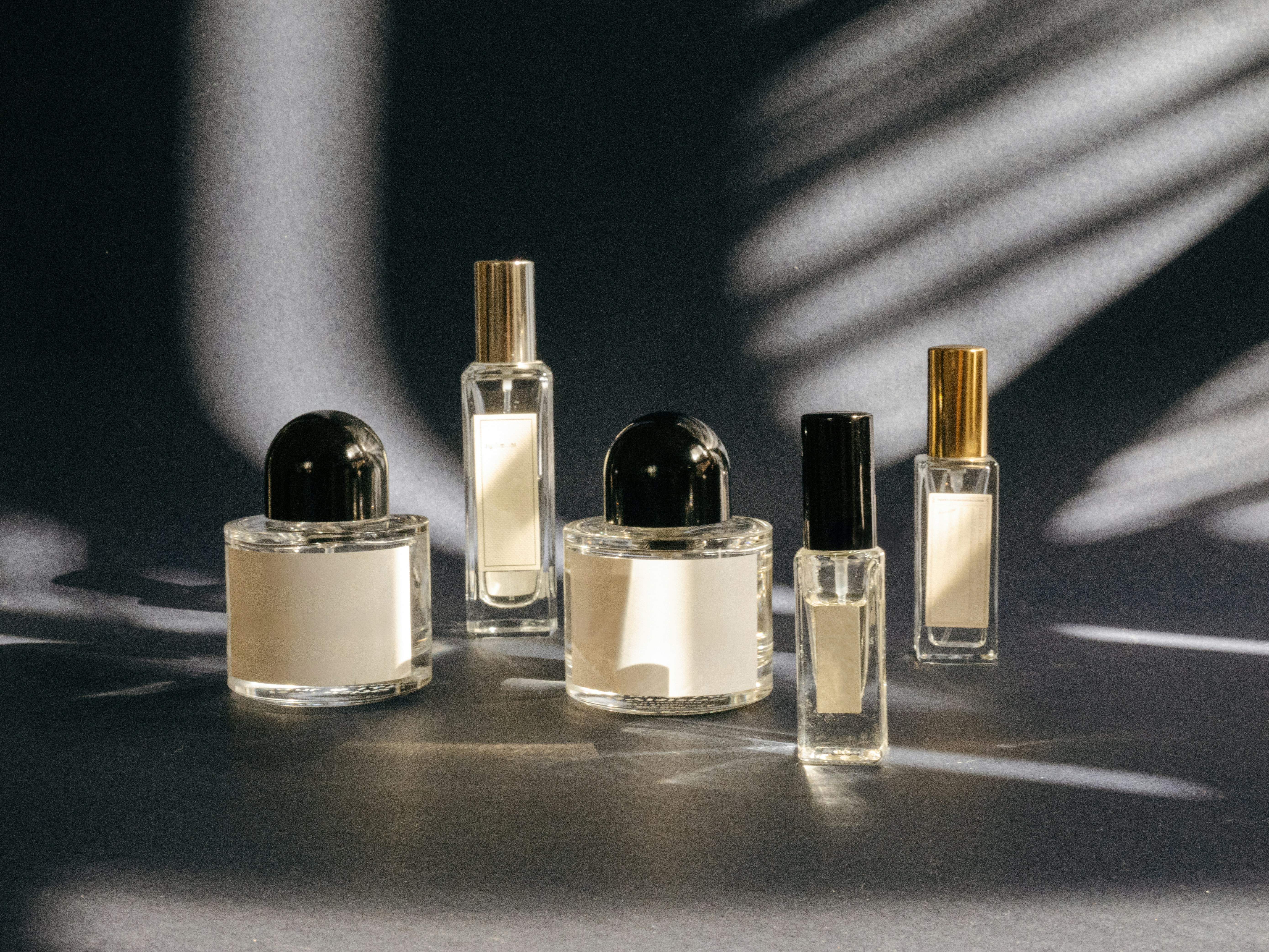 What's Really in That 'Clean' Perfume? The Trade Secret Loophole Masking Hundreds of Synthetic Compounds