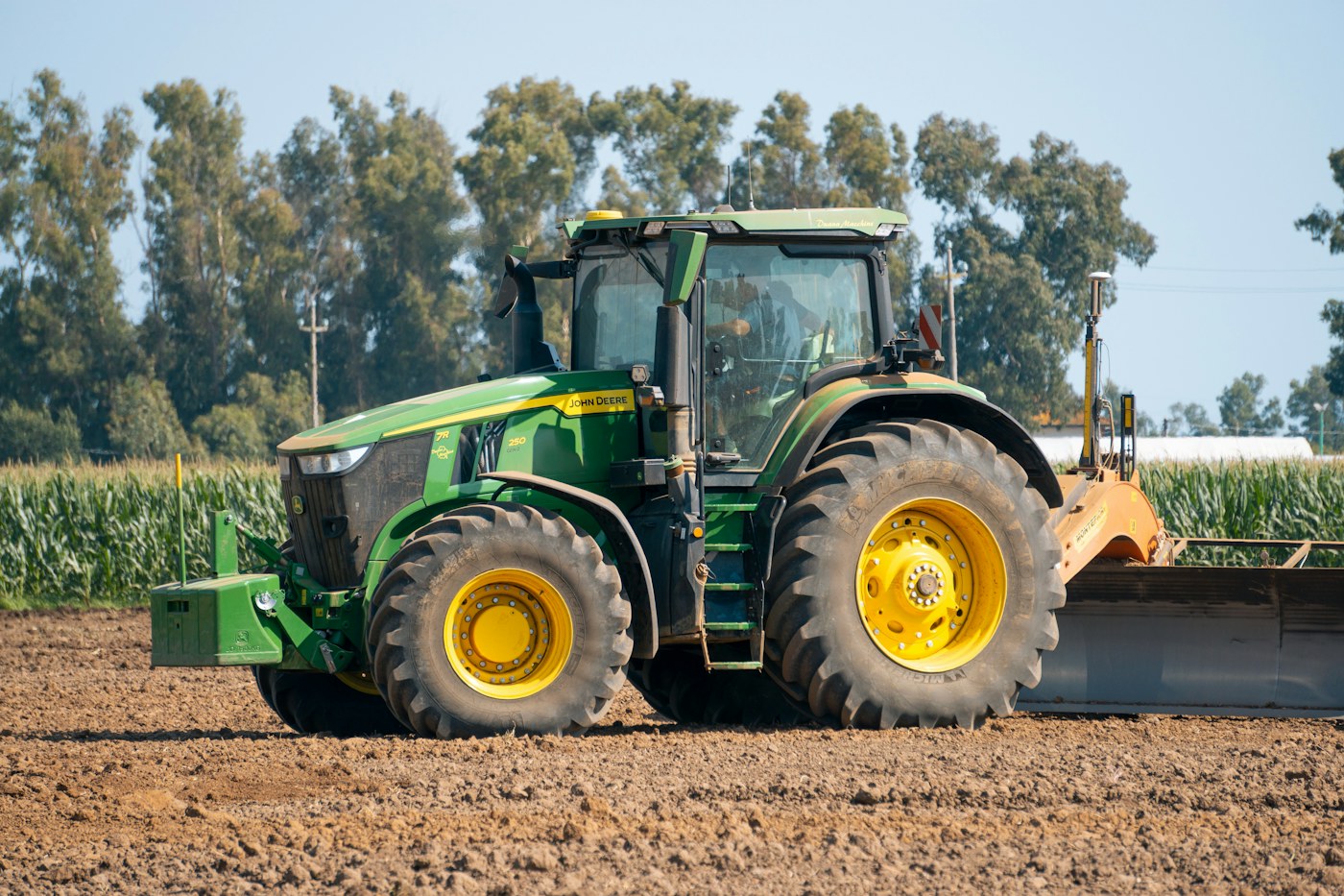 Tractor de campo ilustrativo