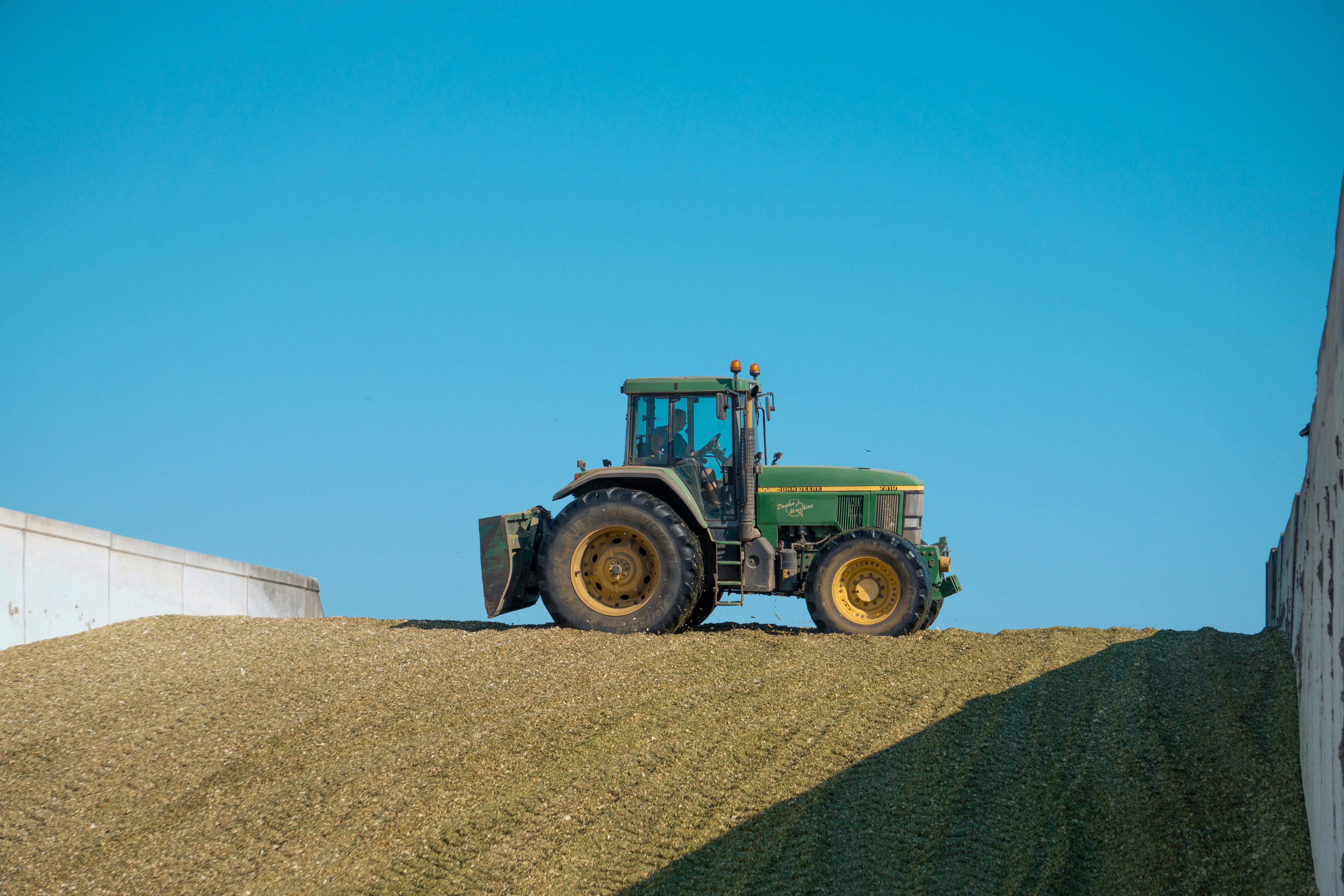 Купить запчасти на трактор