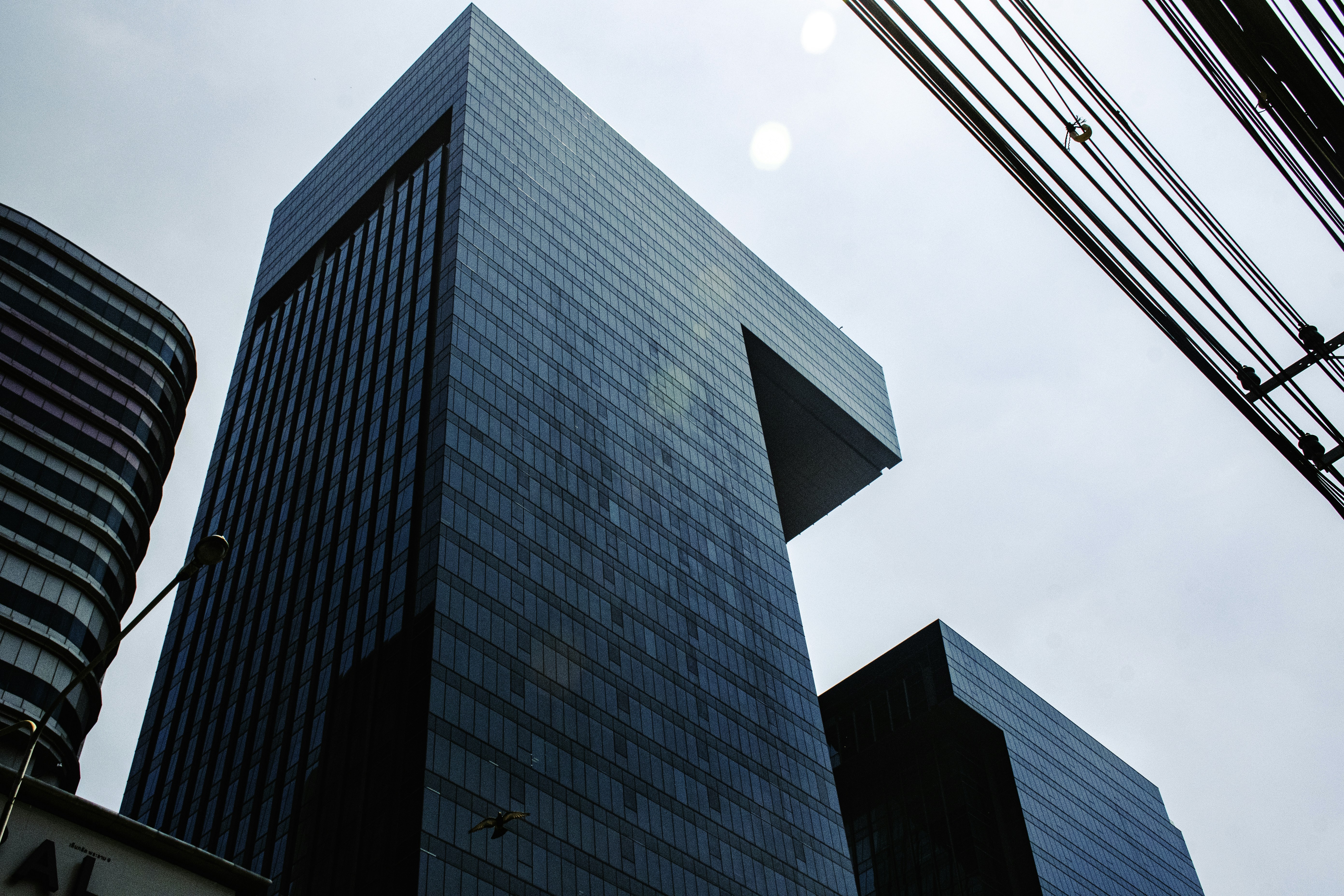 A very tall building towering over a city