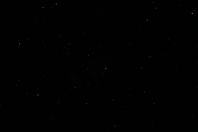 Cielo oscuro con estrellas para ilustrar sueños recurrentes