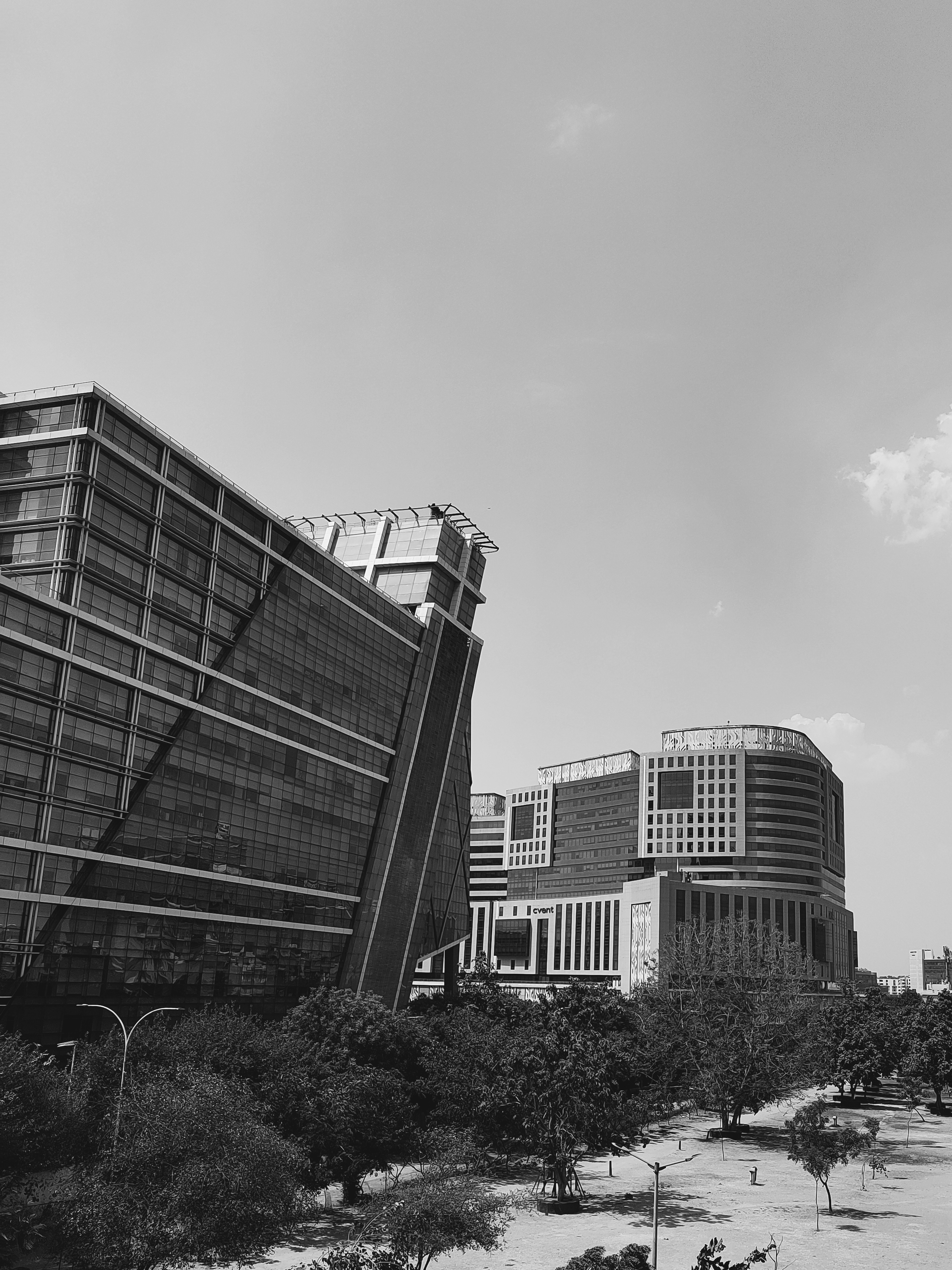 Ein Schwarz-Weiß-Foto einer Stadt