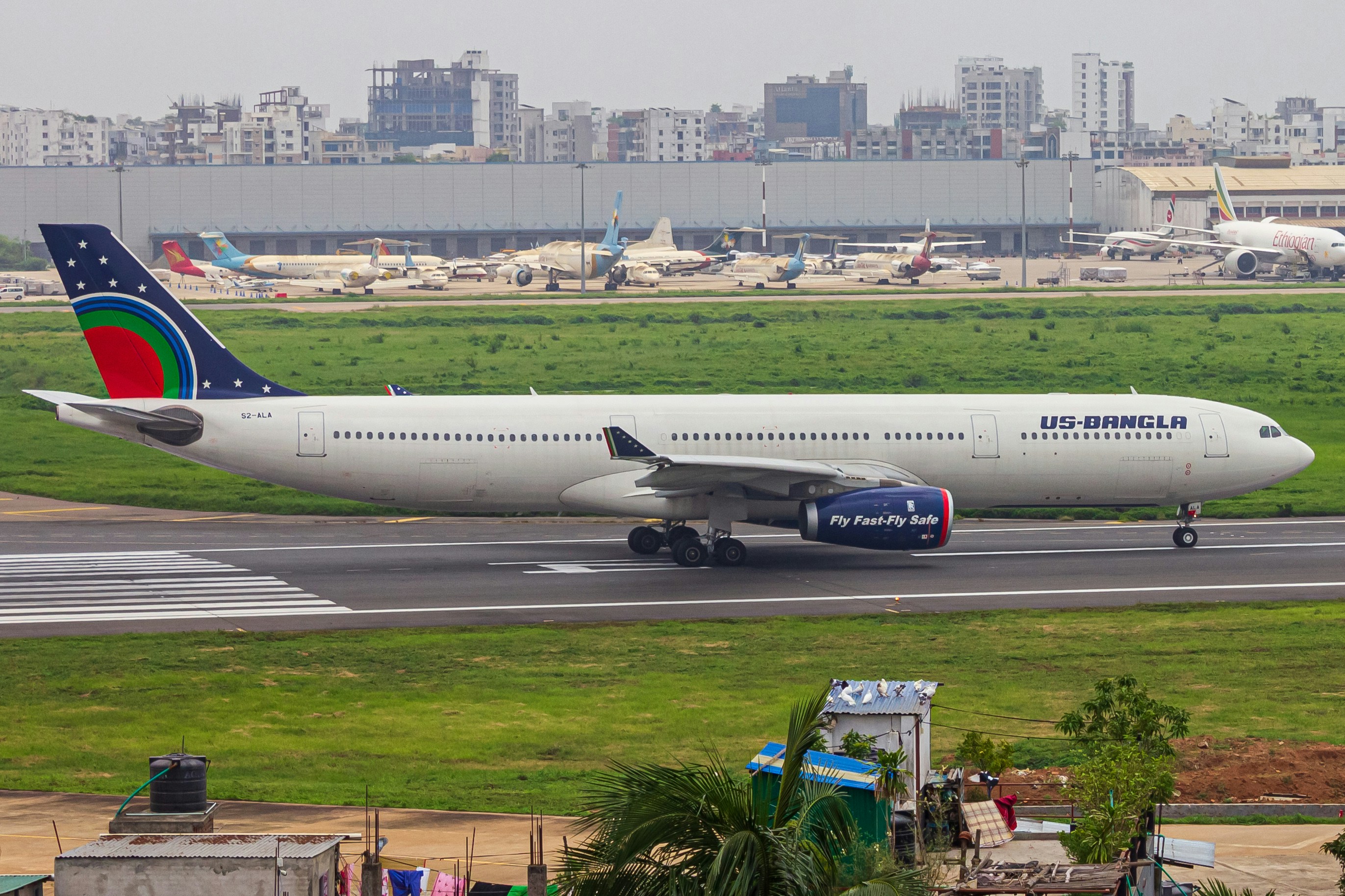 A large jetliner sitting on top of an airport runway