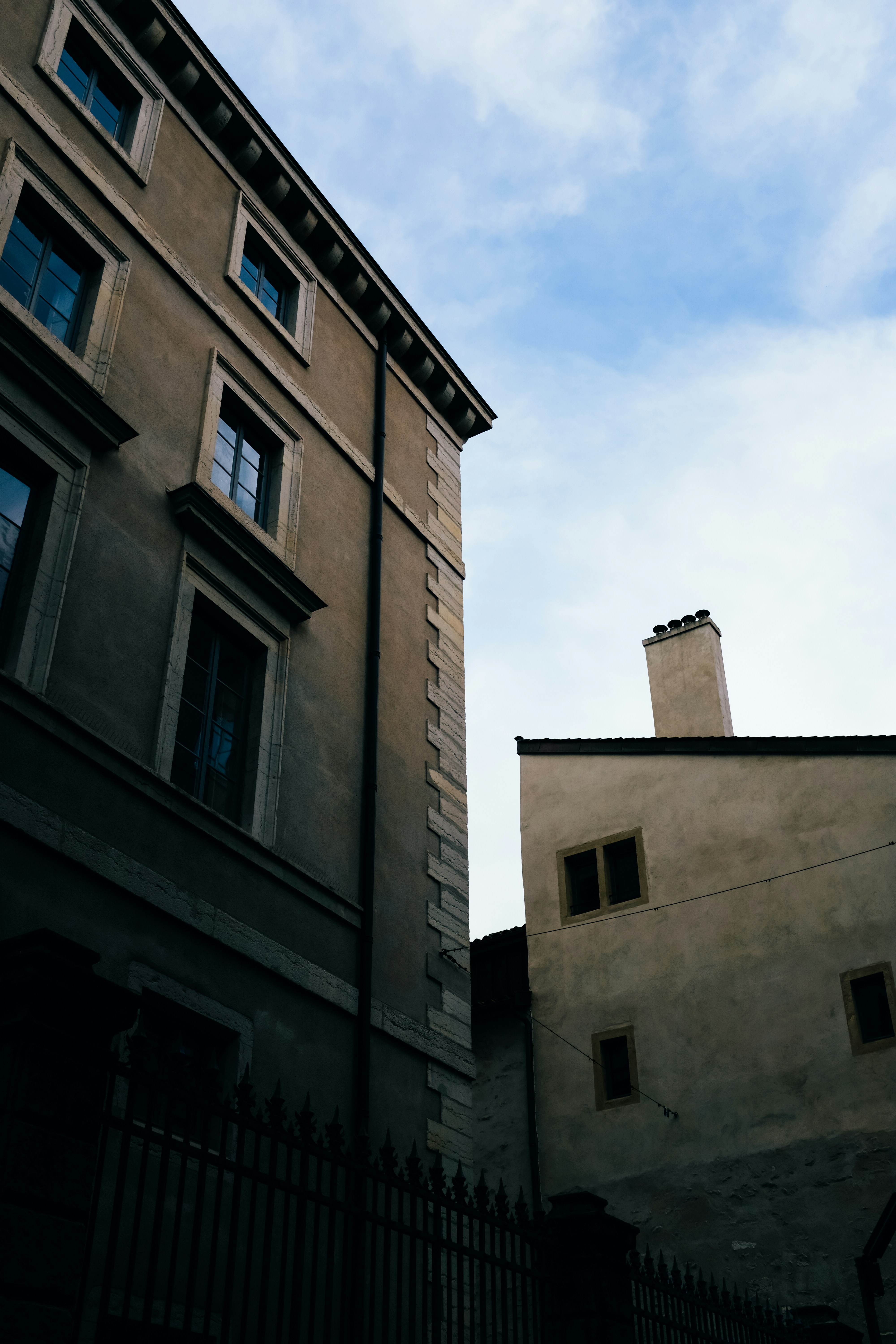 Photo by adrienolichon