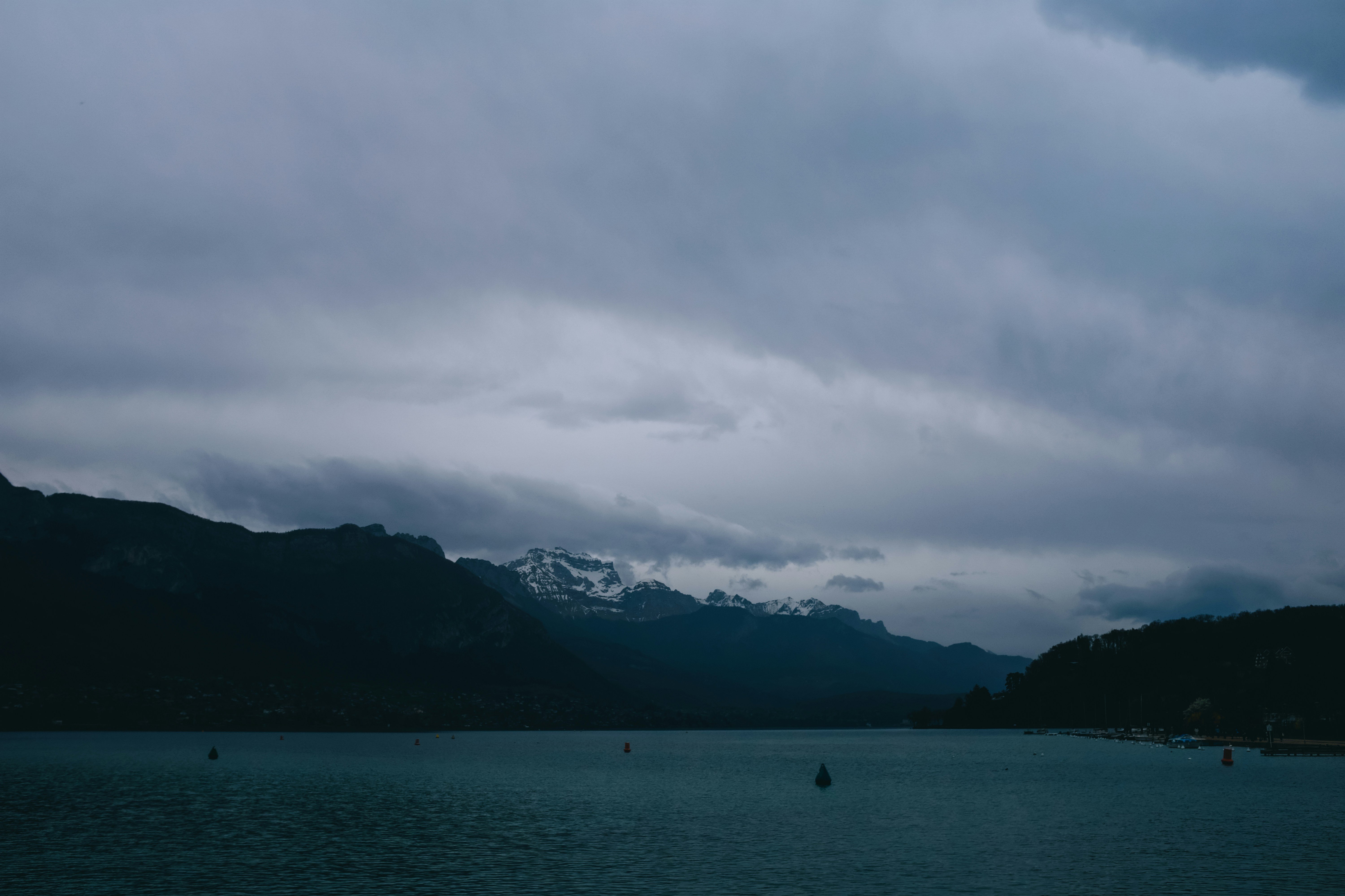 Photo by adrienolichon