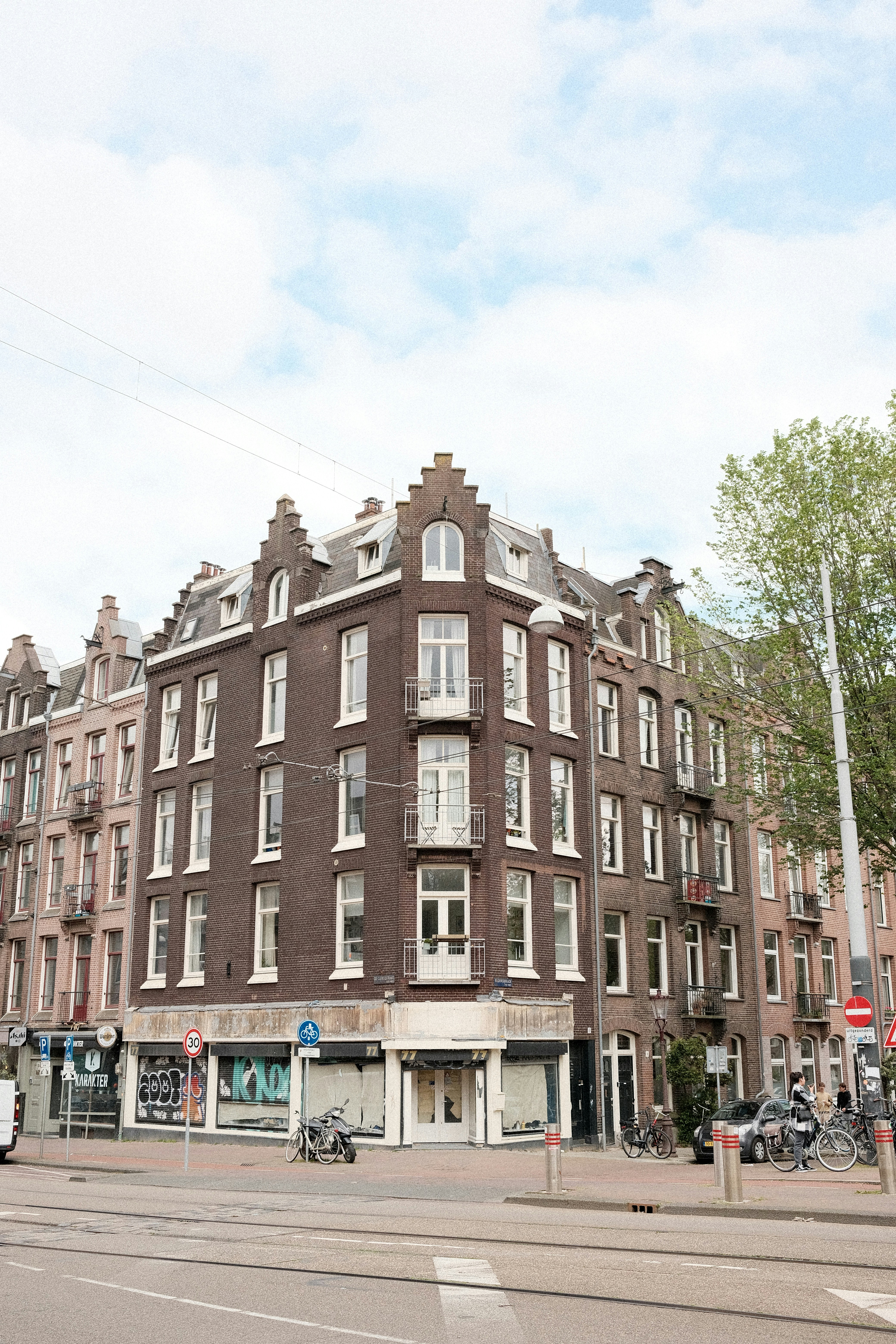 Photo by valentinlacoste