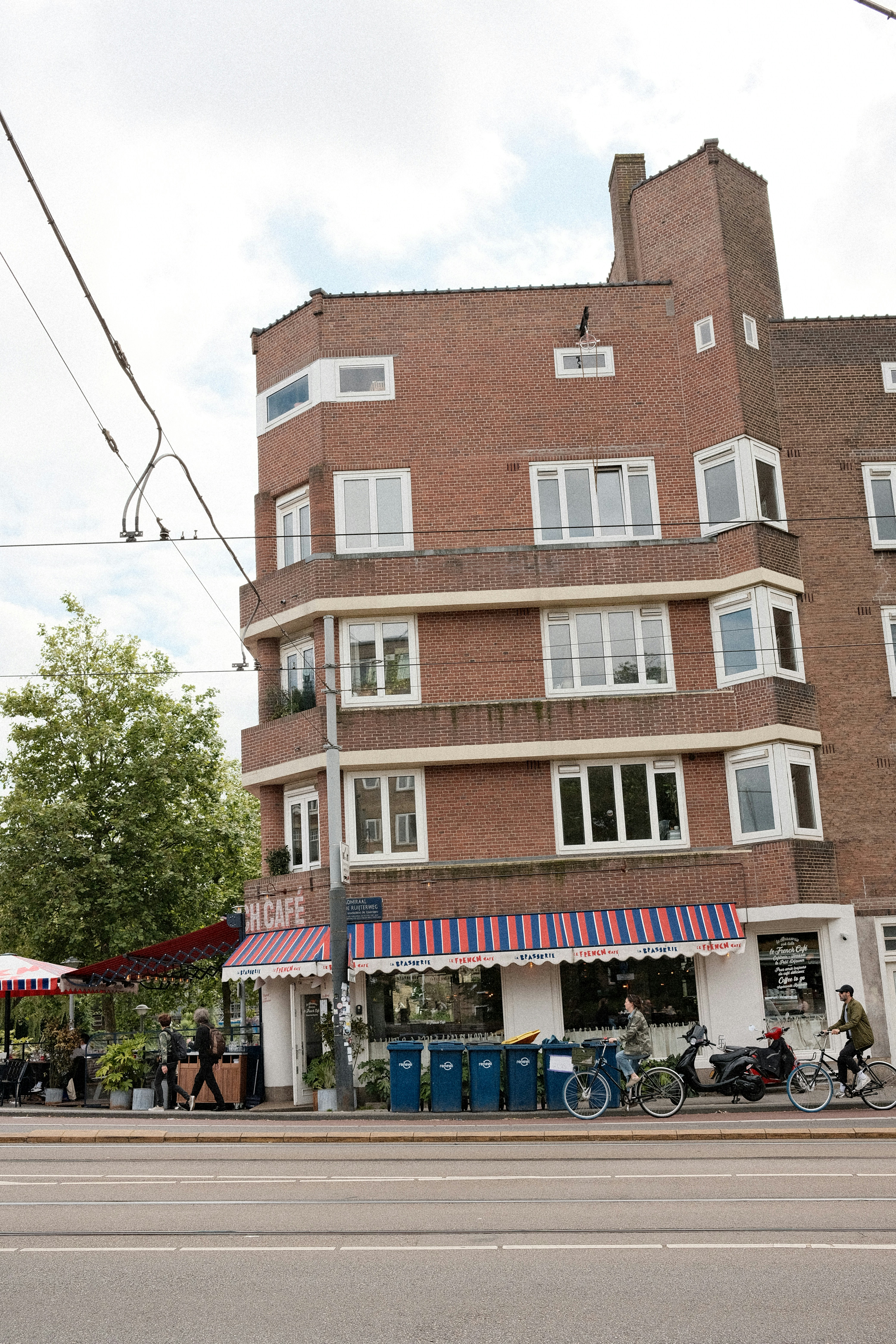 Photo by valentinlacoste