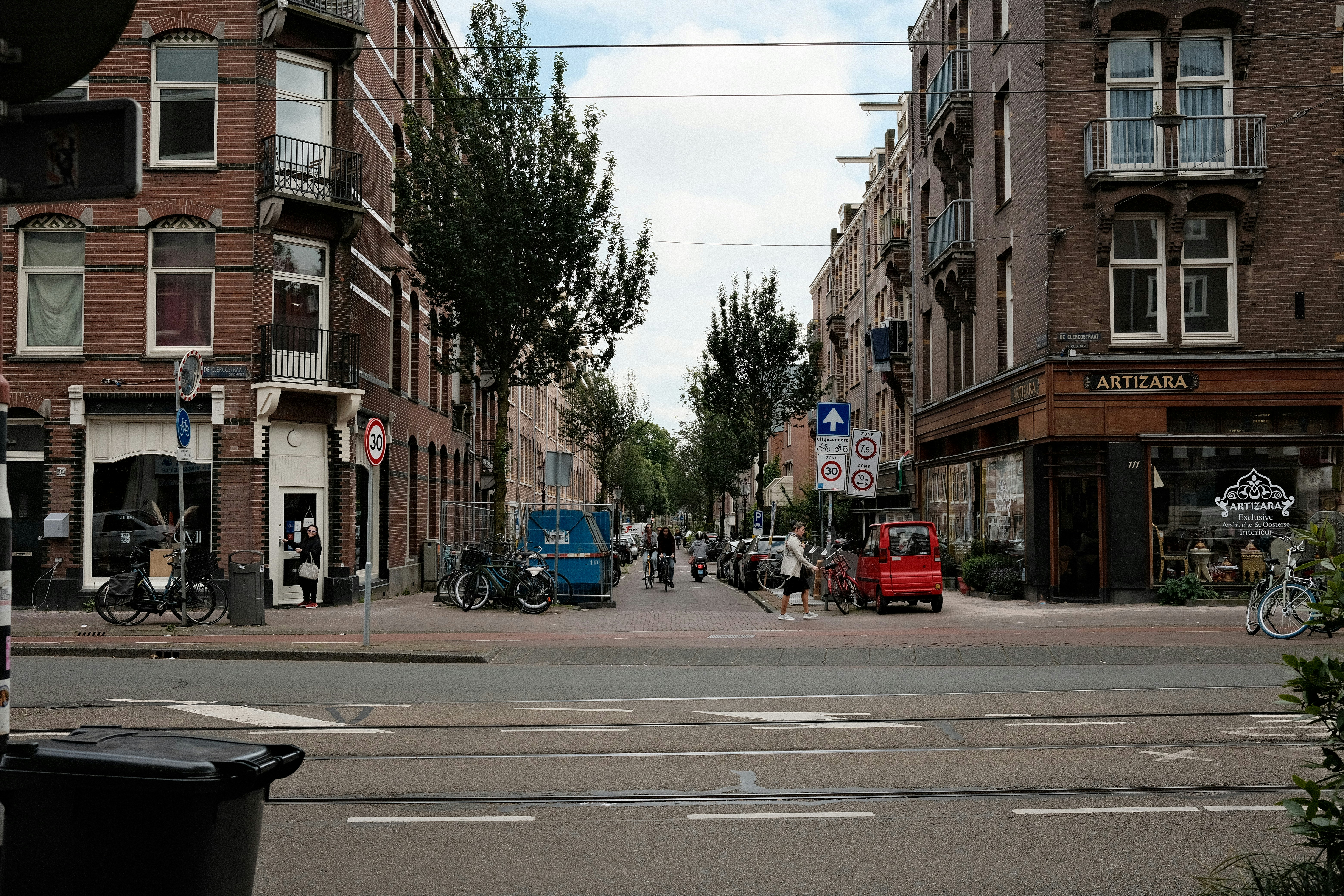 Photo by valentinlacoste