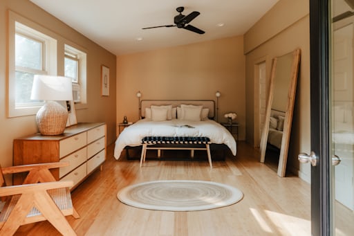 Easy-to-clean bedroom rug