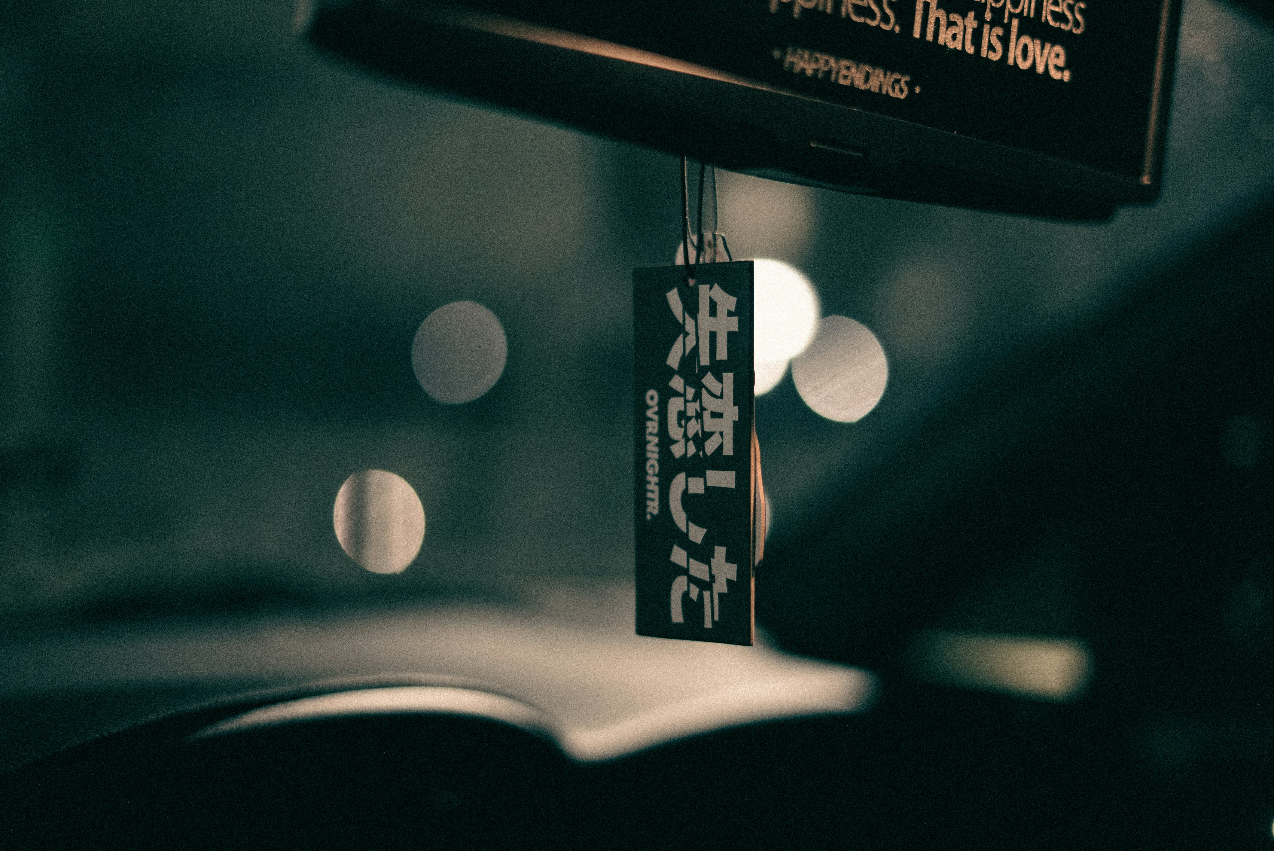 Detalle de entradas físicas tipo ticket en primer plano