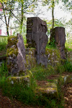 A group of large rocks sitting in the grass