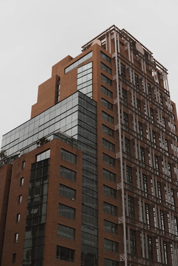 A very tall building with lots of windows