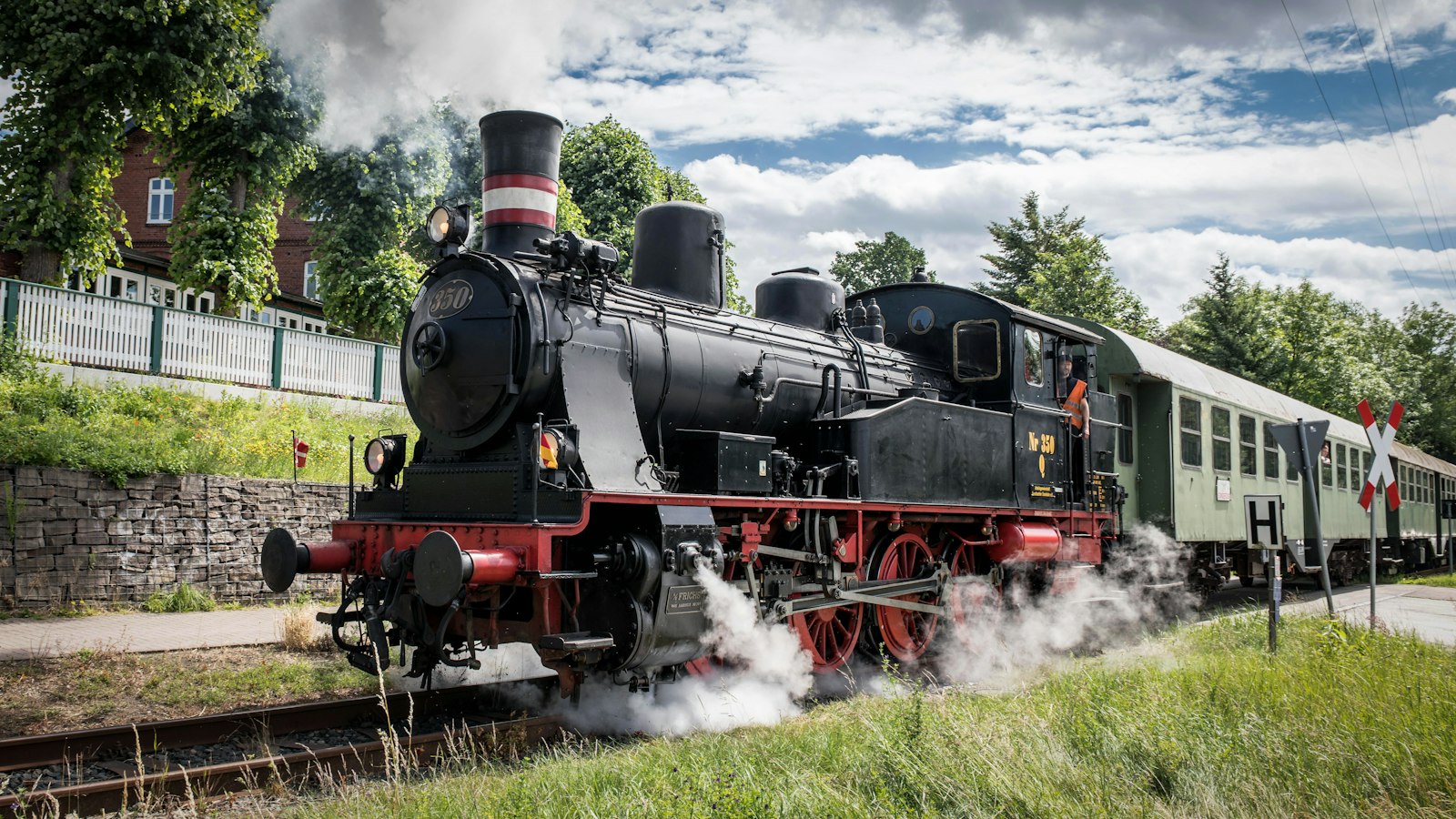 De Brocken is 1.141 meter en er rijdt een stoomtrein naartoe