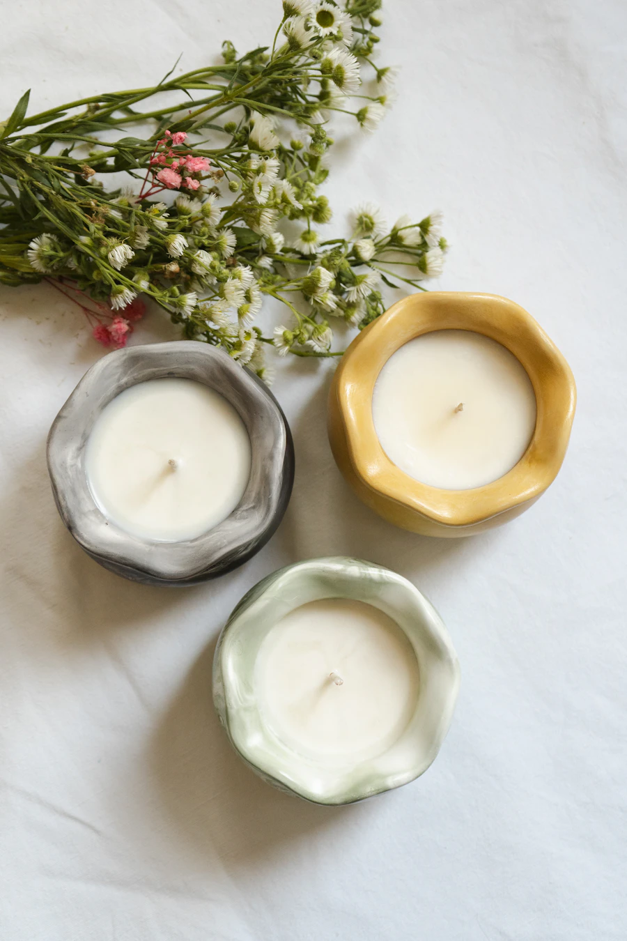 Tres velas artesanales juntas