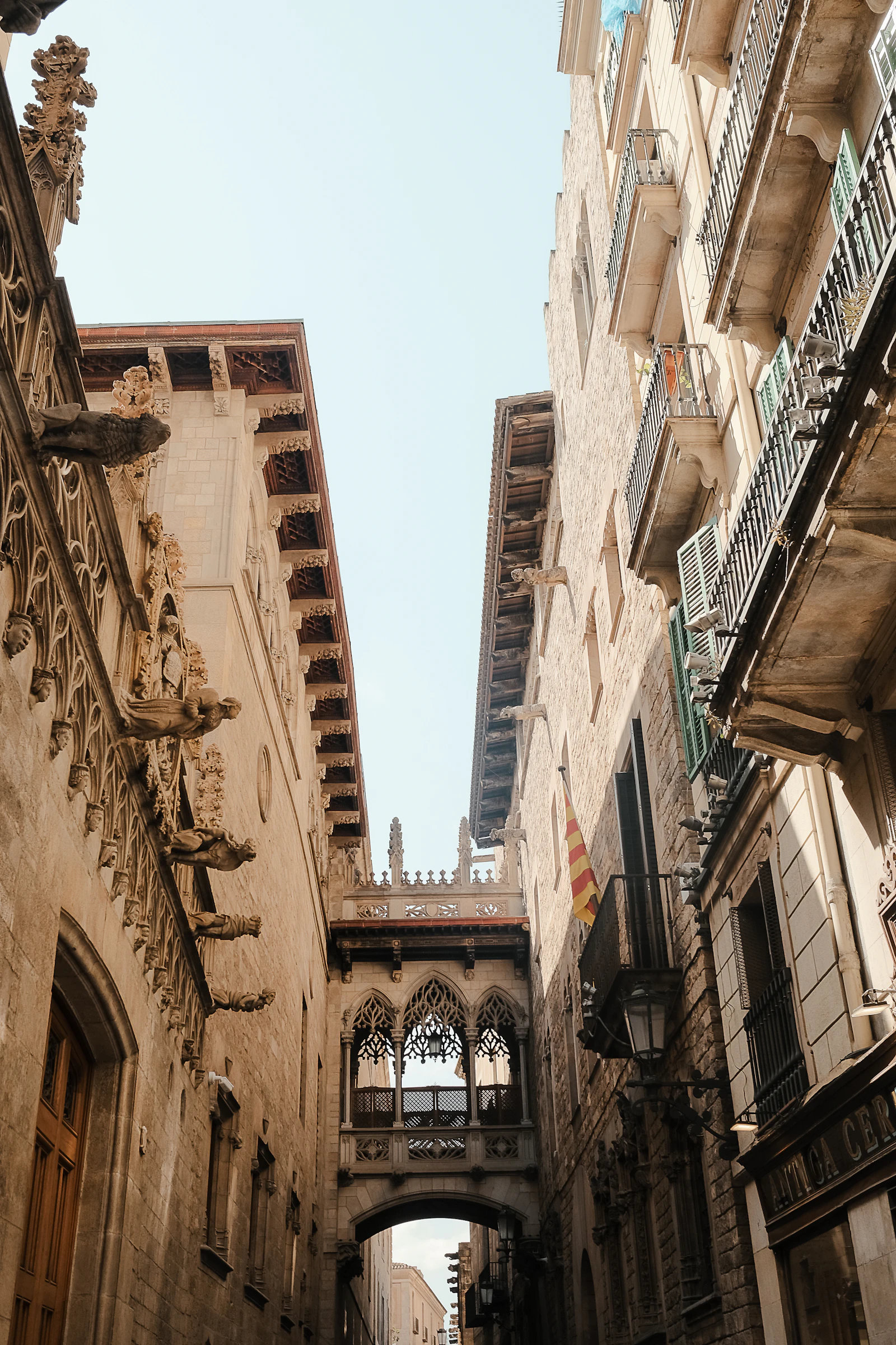 Ruelle médiévale du Barri Gòtic à Barcelone