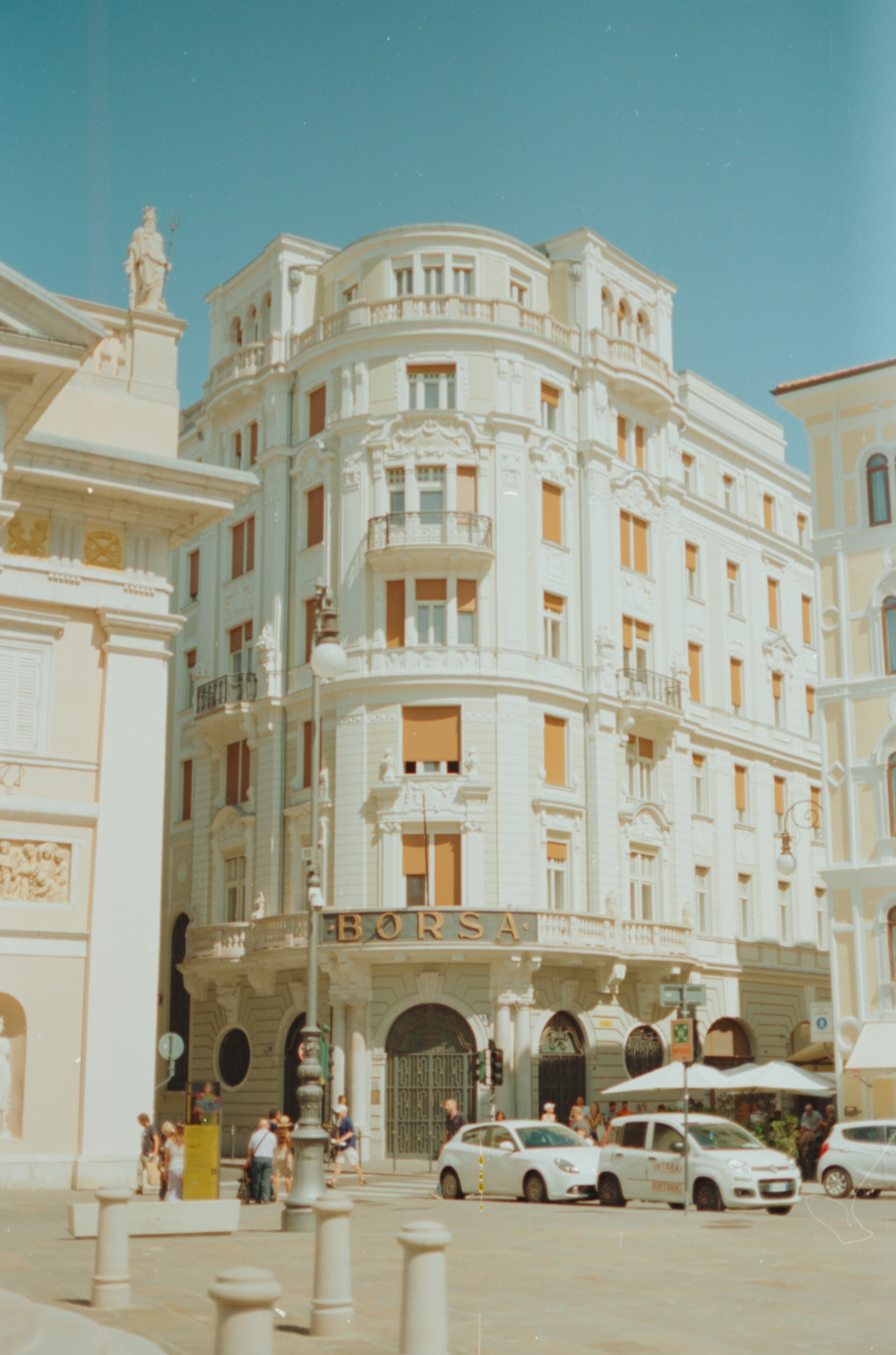 Photo by raymondpetrik