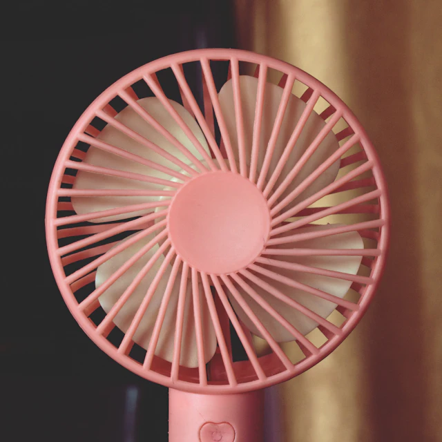 음이온 헤어드라이어 고속 강풍 저소음 항온 헤어케어 접이식 손잡이 가정용 1800W