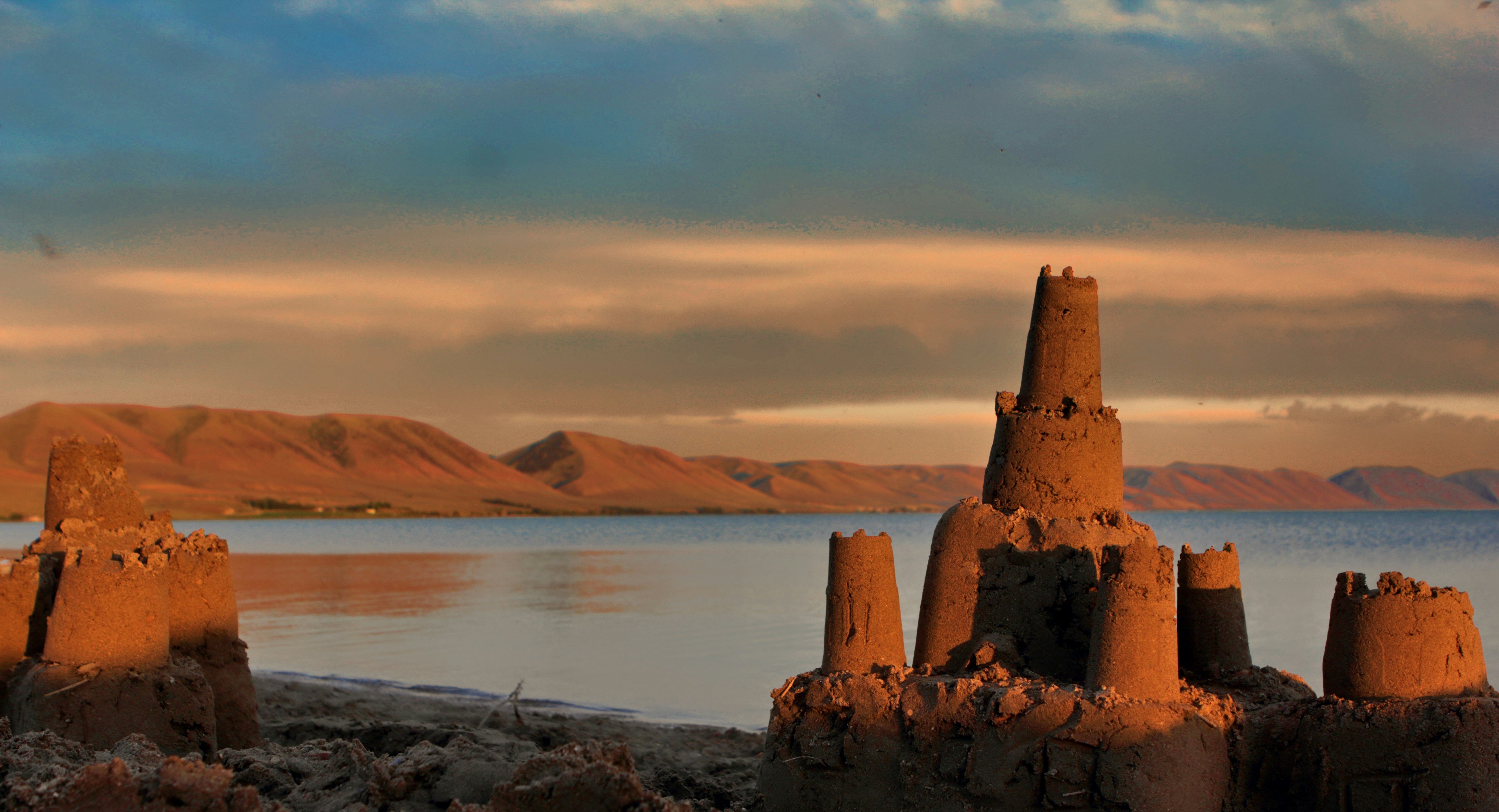 A sand castle sitting on top of a sandy beach
