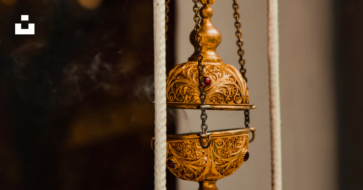 Window Rotate Chain A close up of a window with a chain hanging from it photo – Free ...