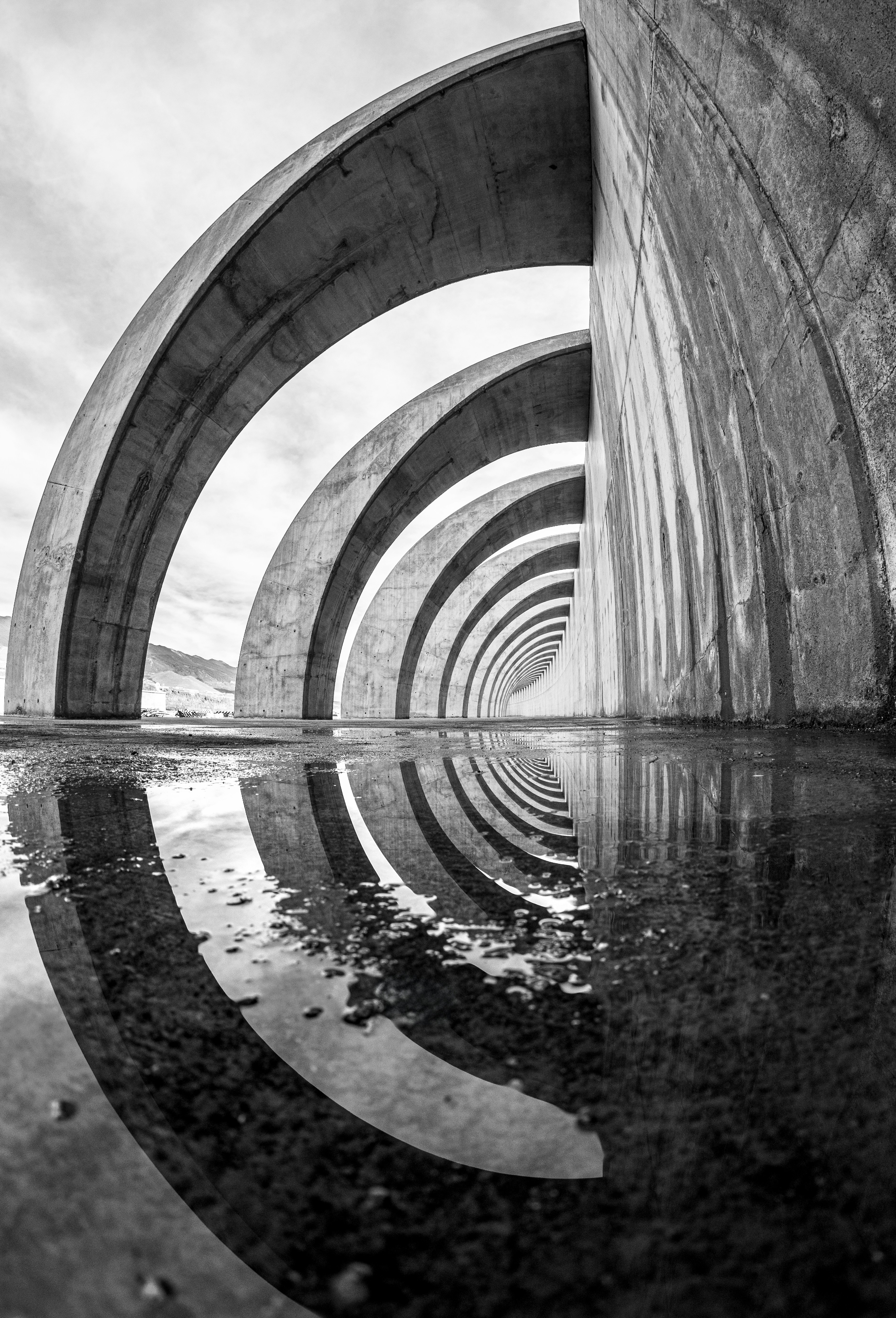 A black and white photo of a spiral shaped structure photo Free