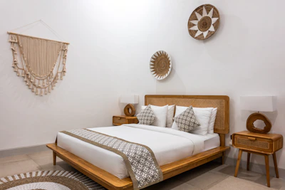 A bed room with a neatly made bed and a table