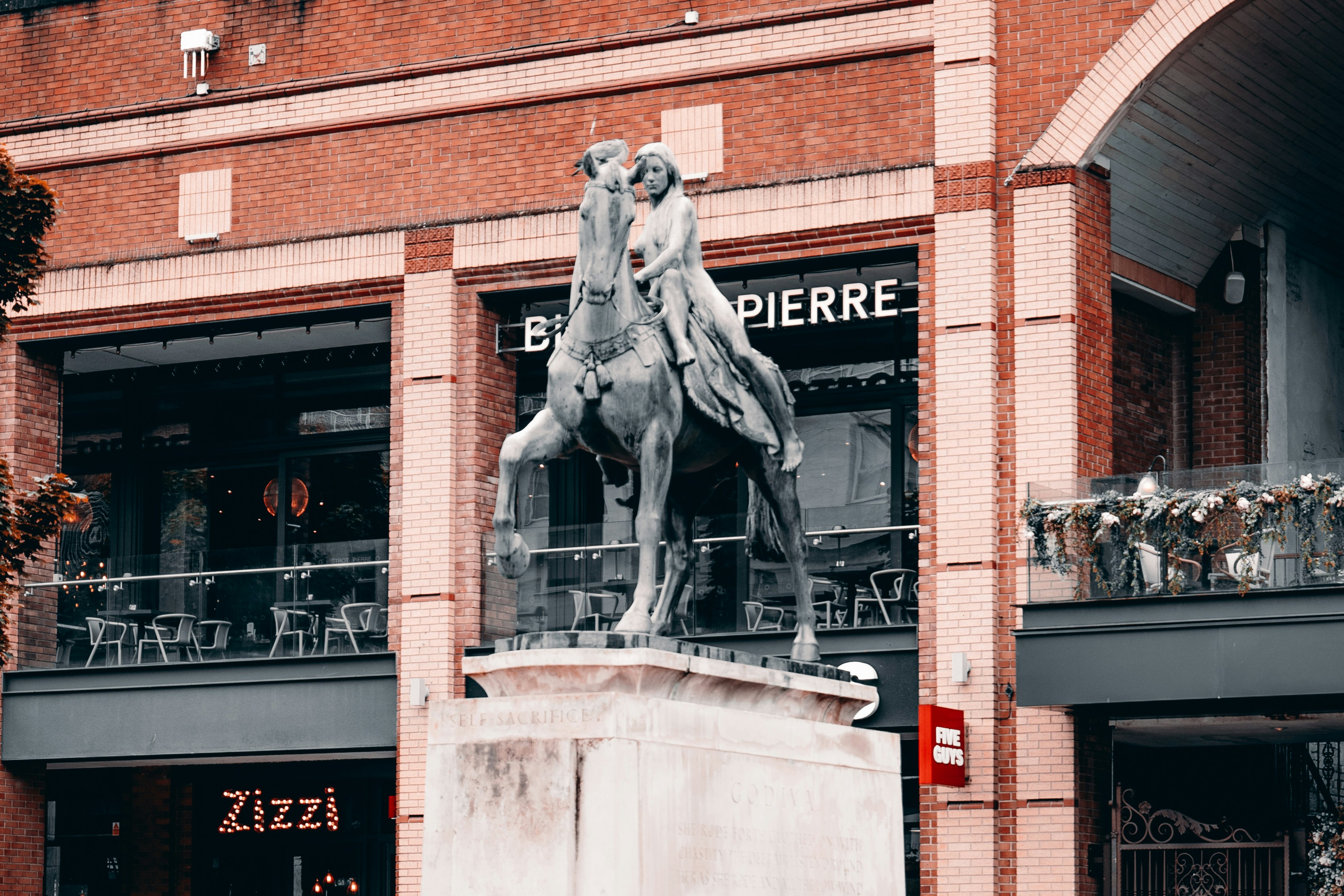 A statue of a horse in front of a building