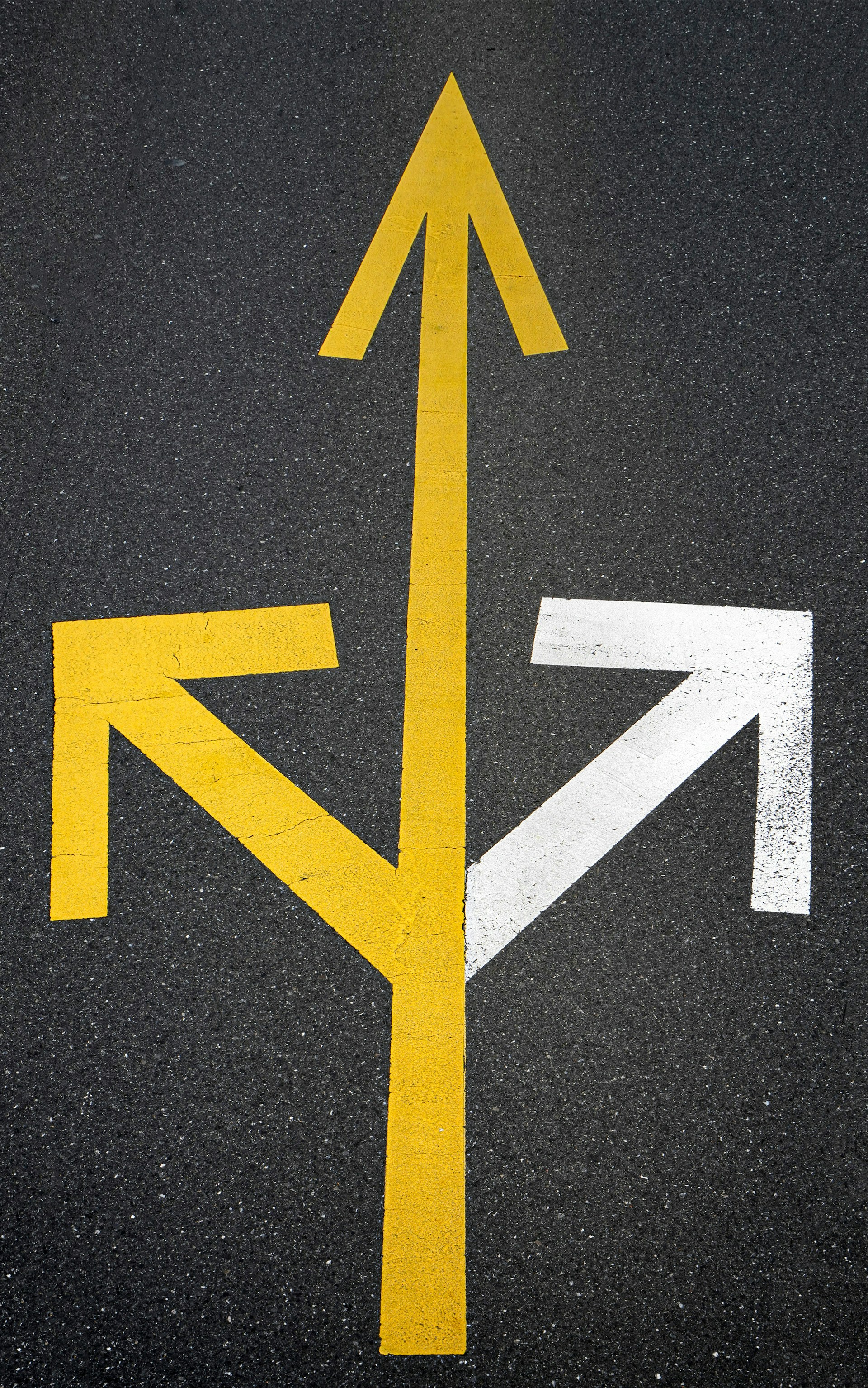 A yellow and white arrow pointing to the right