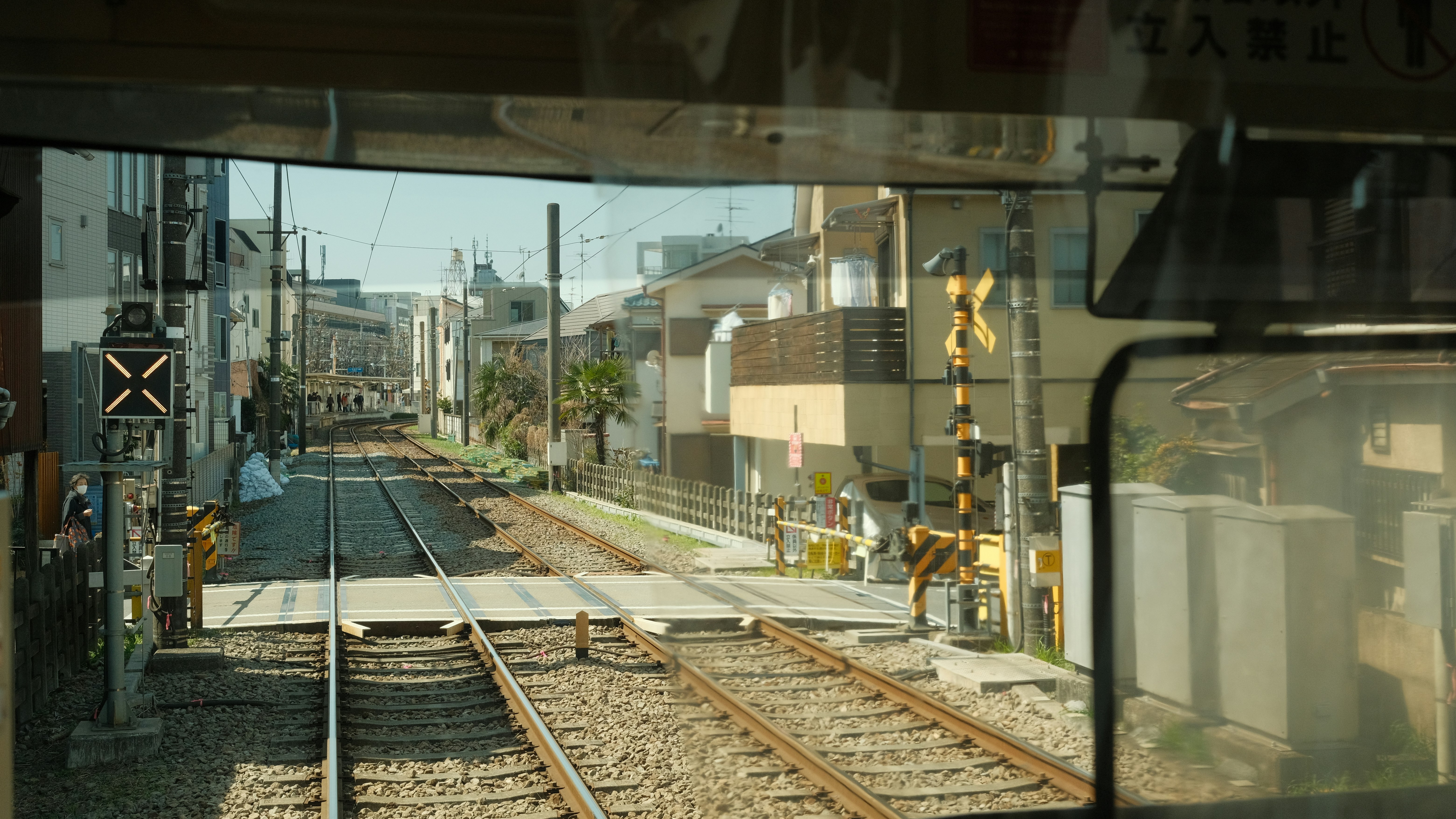 A train traveling down train tracks next to a train station