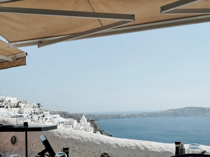 Best Outdoor Seating Restaurants in Santorini for Dining Under Open Skies