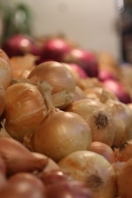 A pile of onions sitting on top of a table