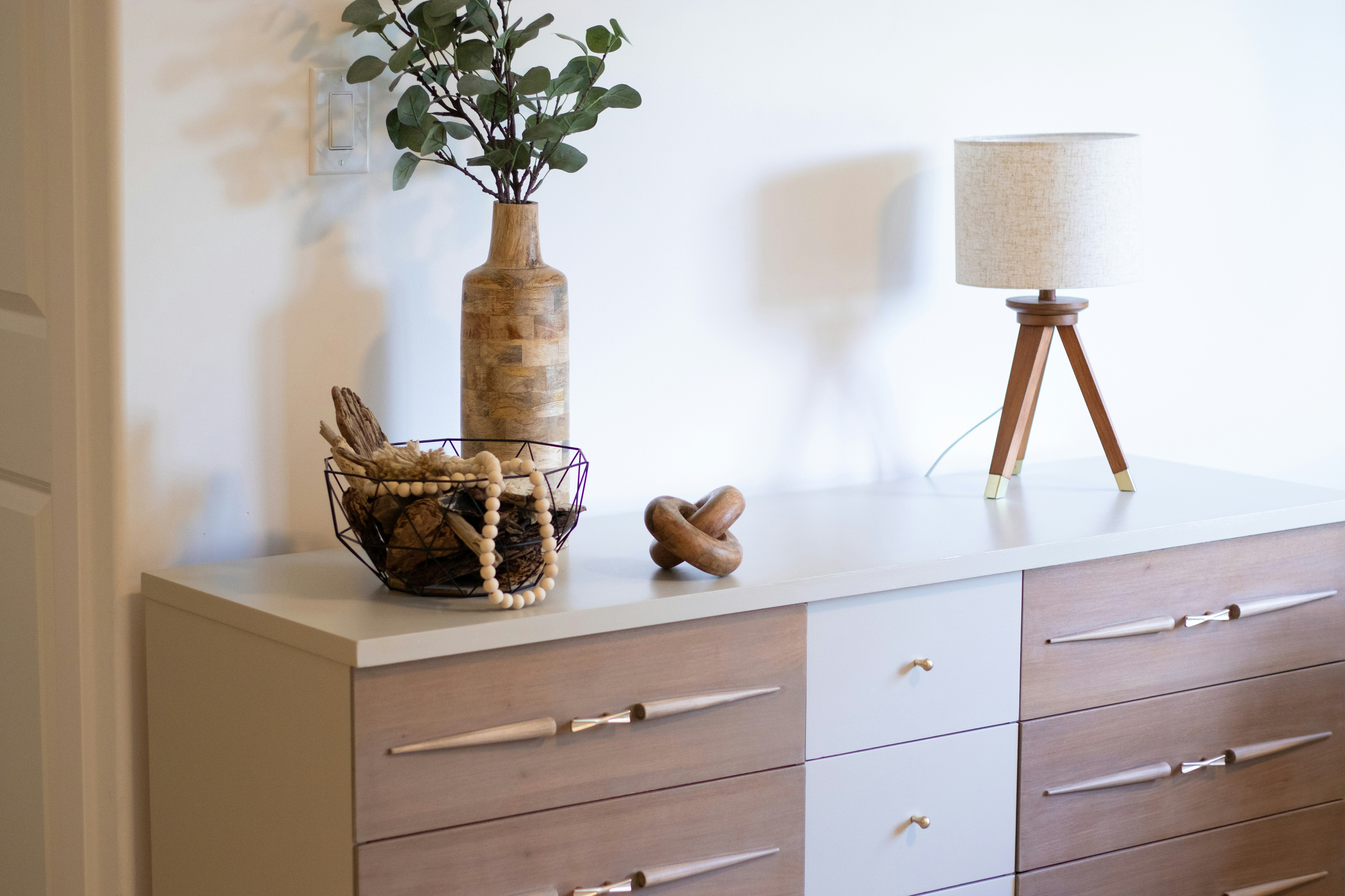 gray computer monitor