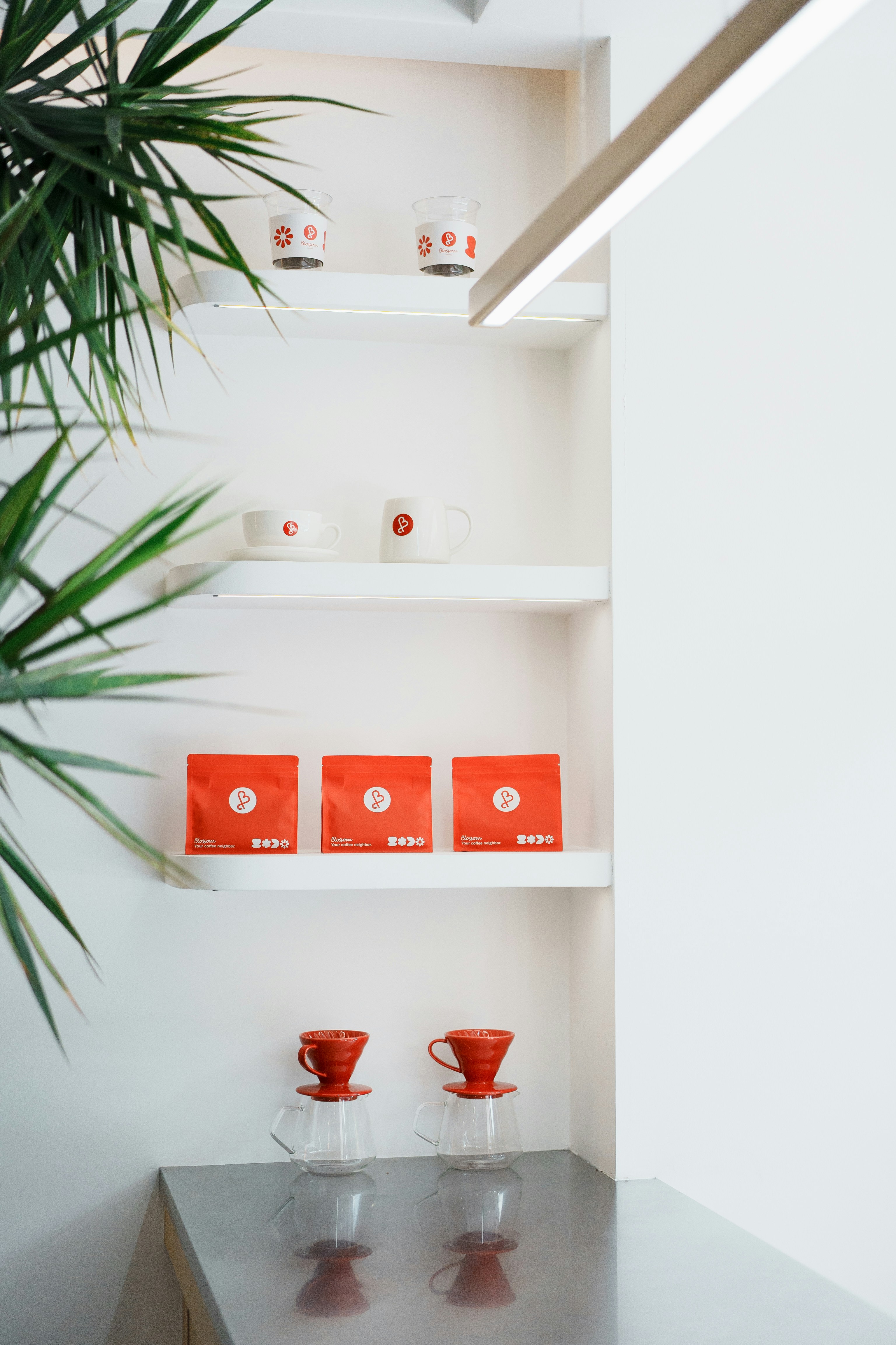 A shelf with cups and cups on it