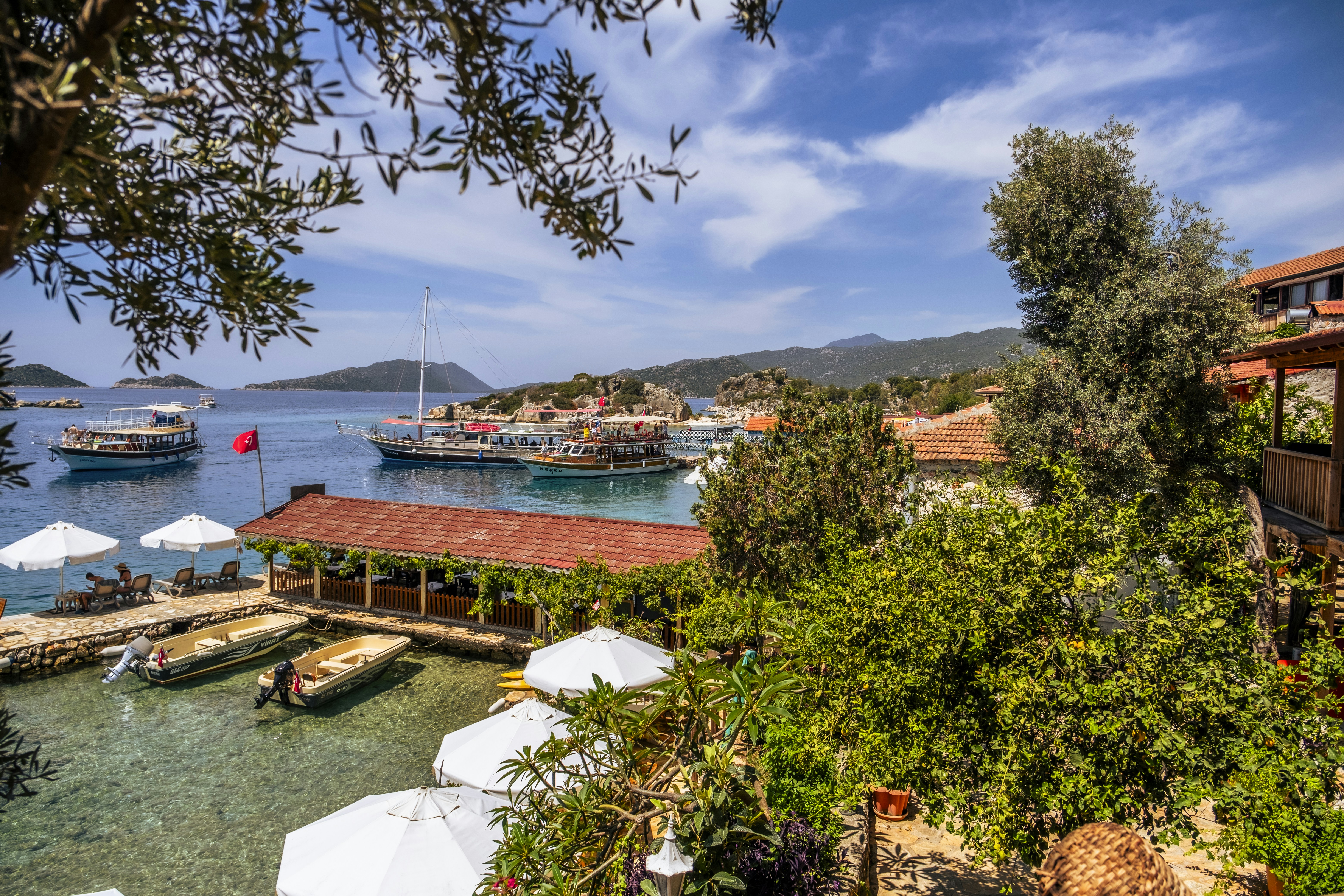 Stay online in the Turkey with a prepaid eSIM from eSIMlii. Instant activation, no roaming charges, and reliable coverage.