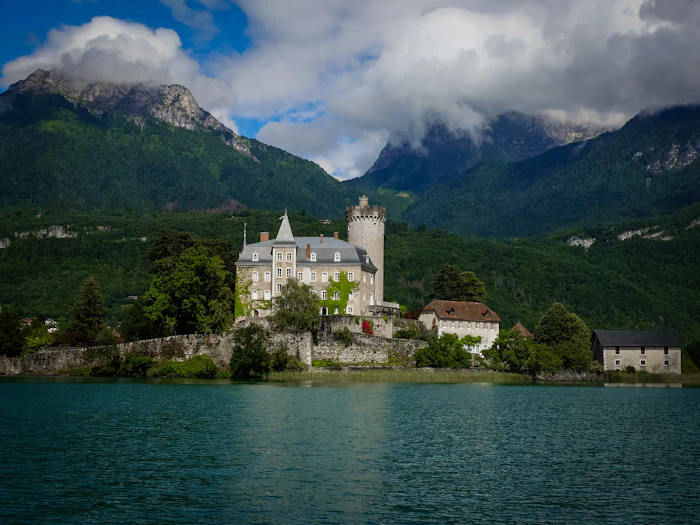 Best Photo Spots in Annecy: 10 Locations Worth the Walk