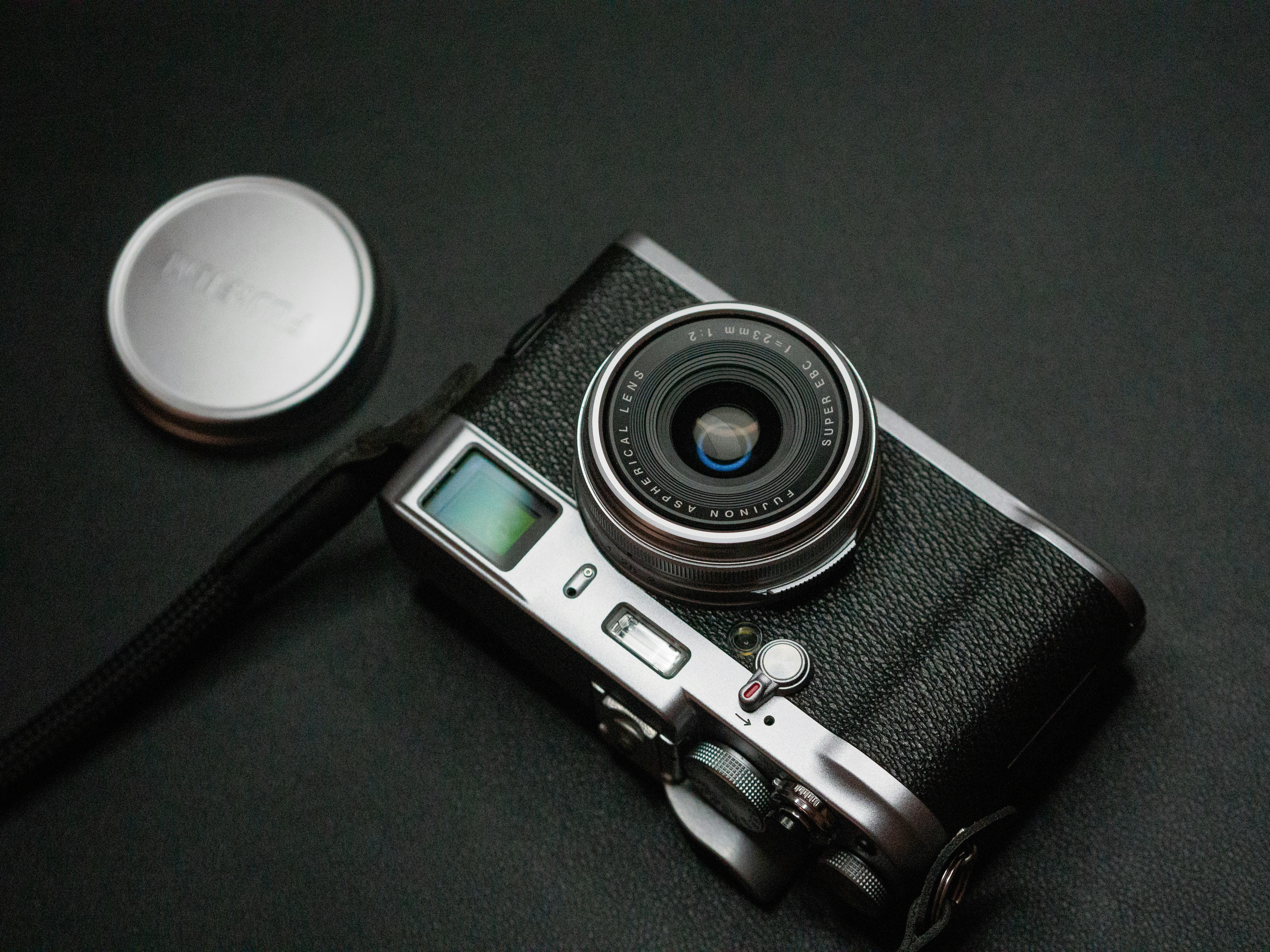 gray computer monitor