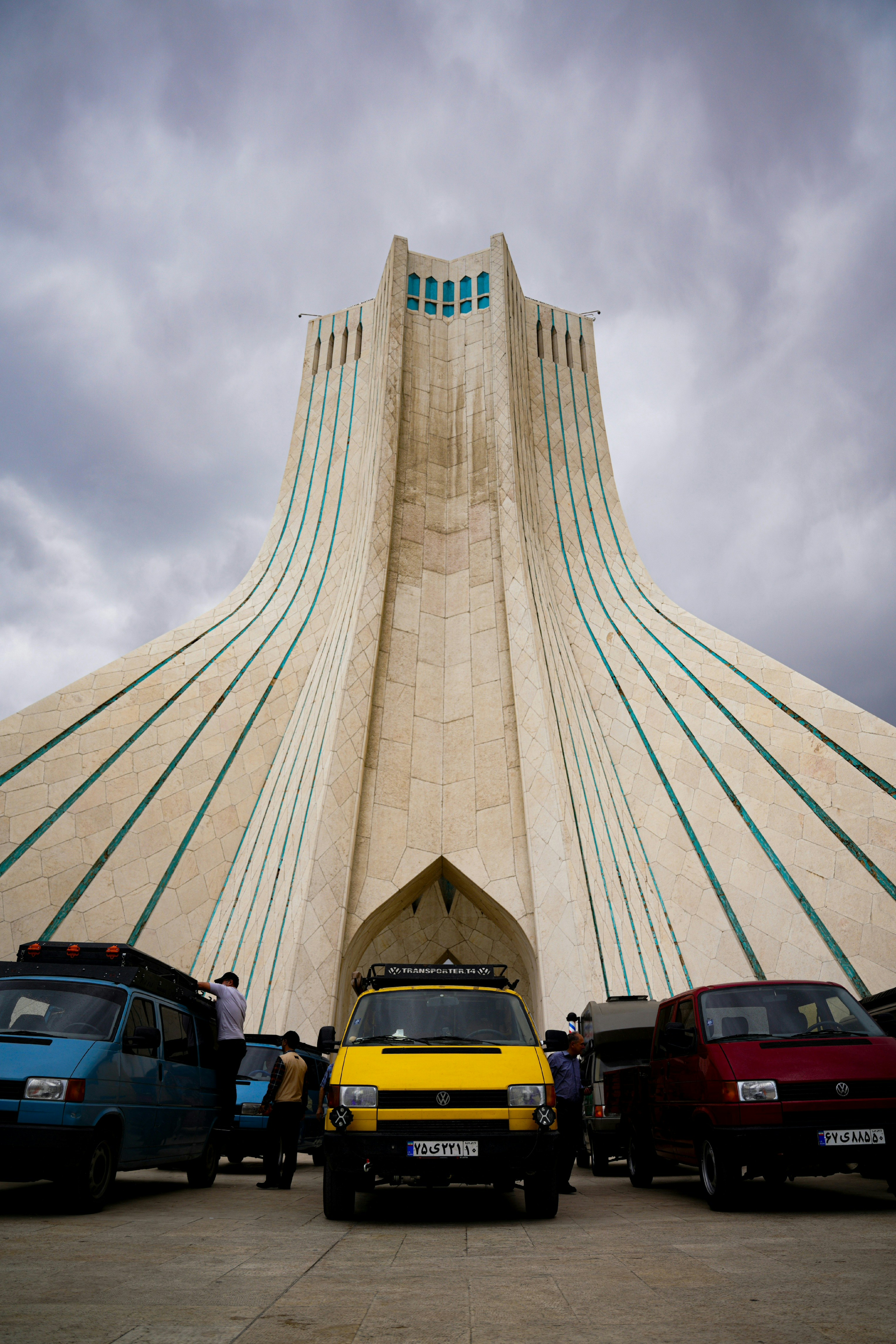 A group of cars parked in front of a tall building