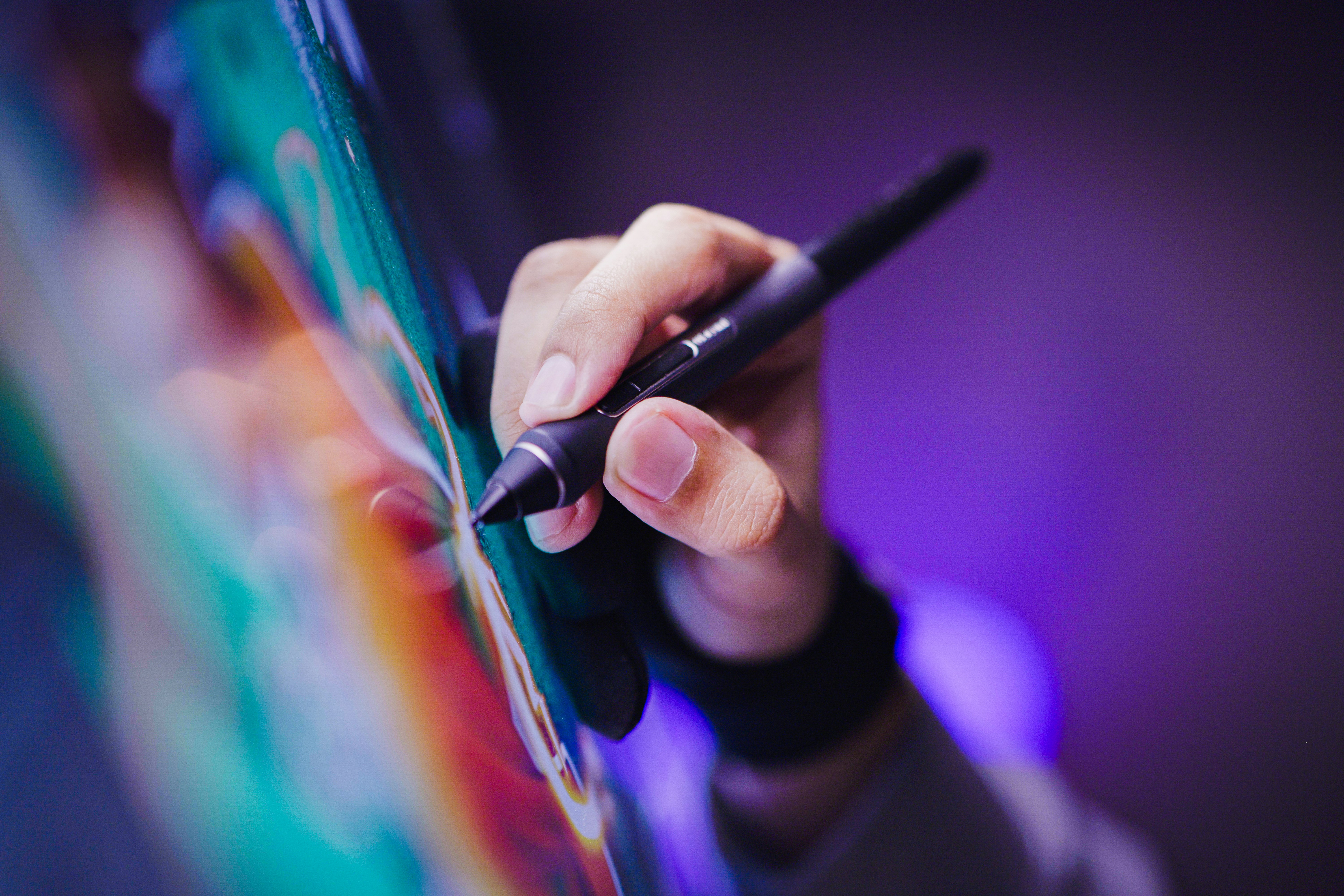 digital stylus pen drawing on flexible oled screen