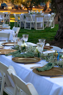 A table set up with place settings and place settings