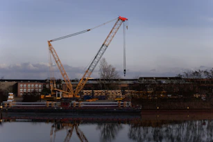 A crane that is sitting in the water
