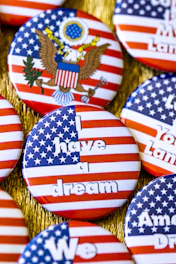 A close up of a bunch of patriotic buttons
