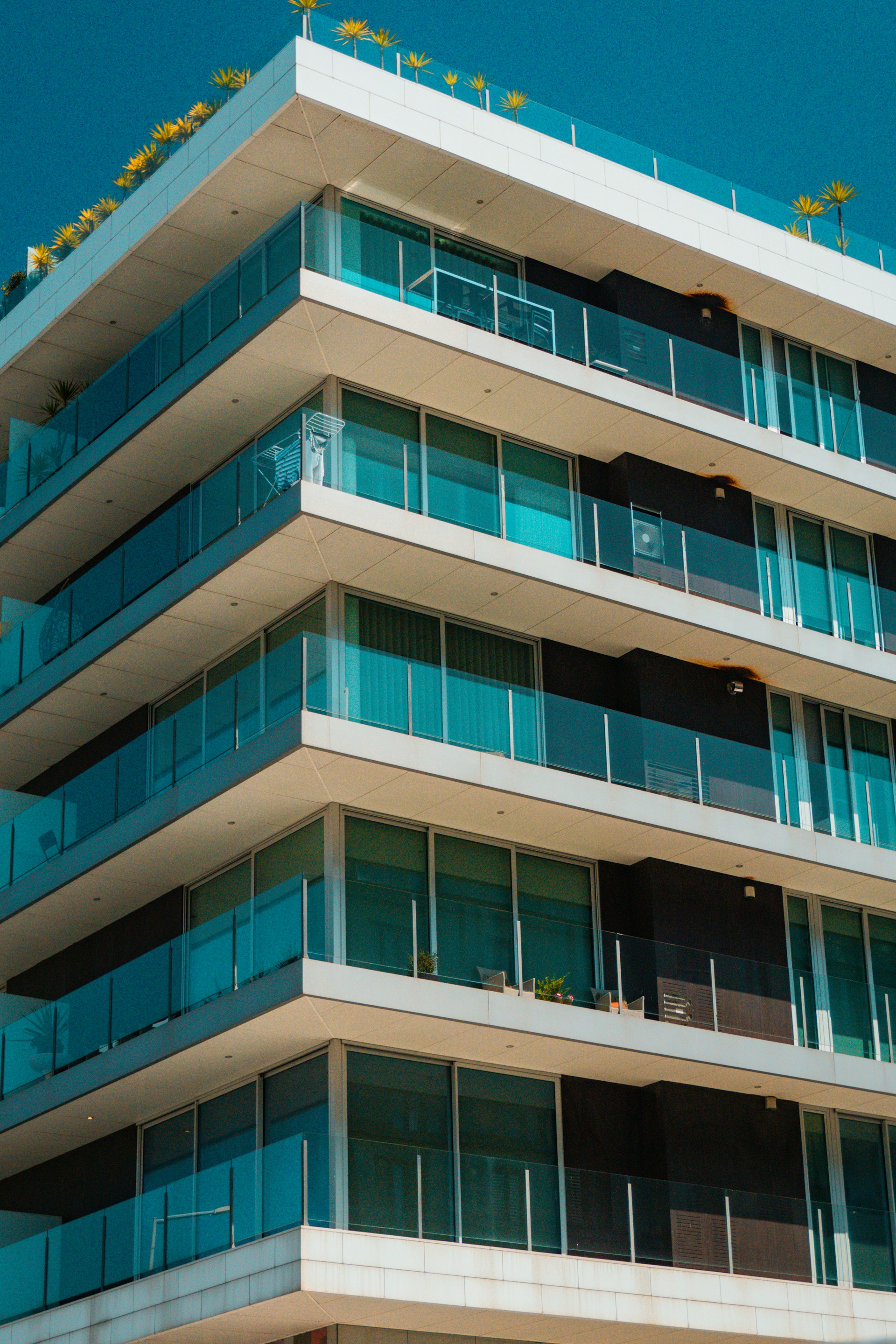 A tall building with balconies and balconies on the balconies